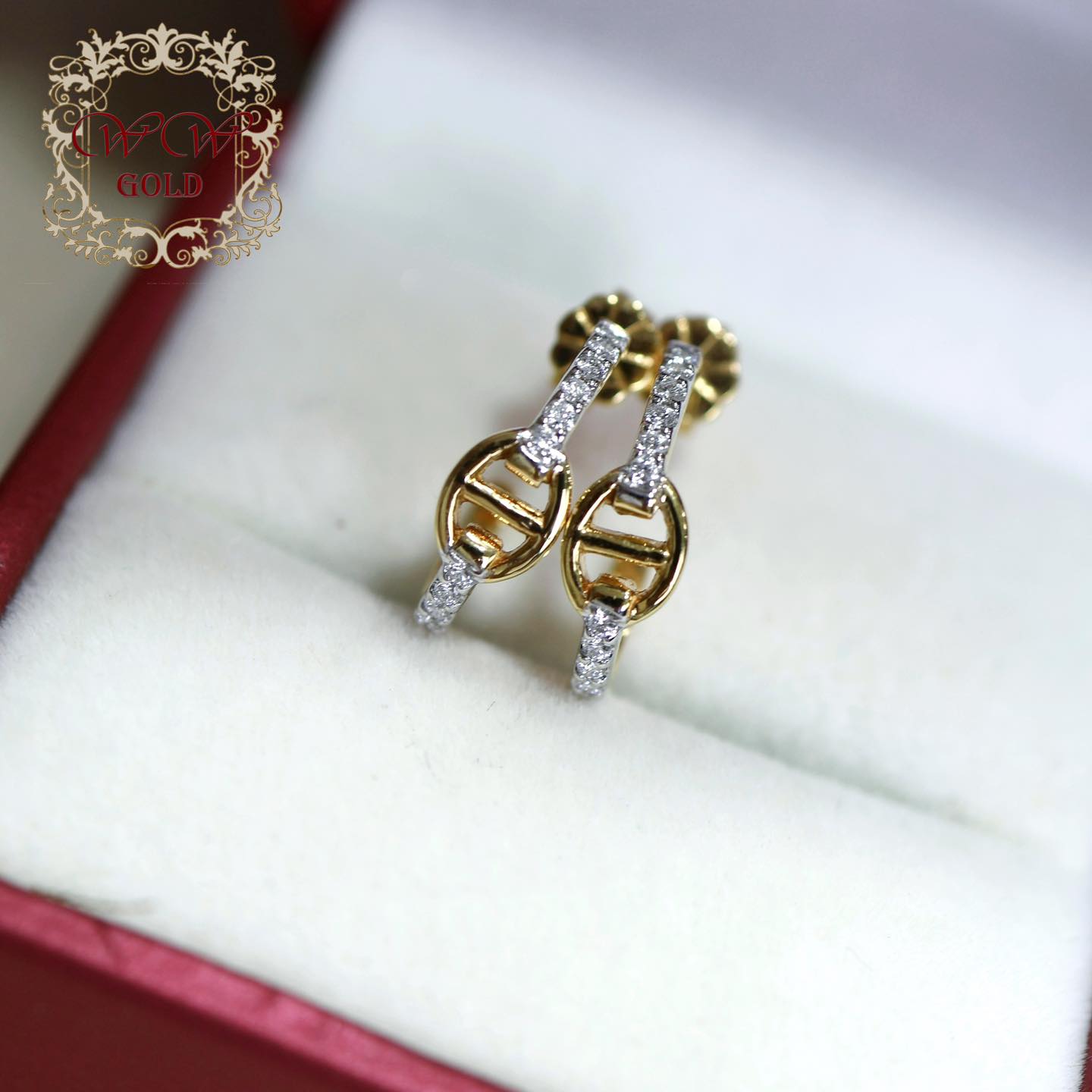 ต่างหูครึ่งห่วง