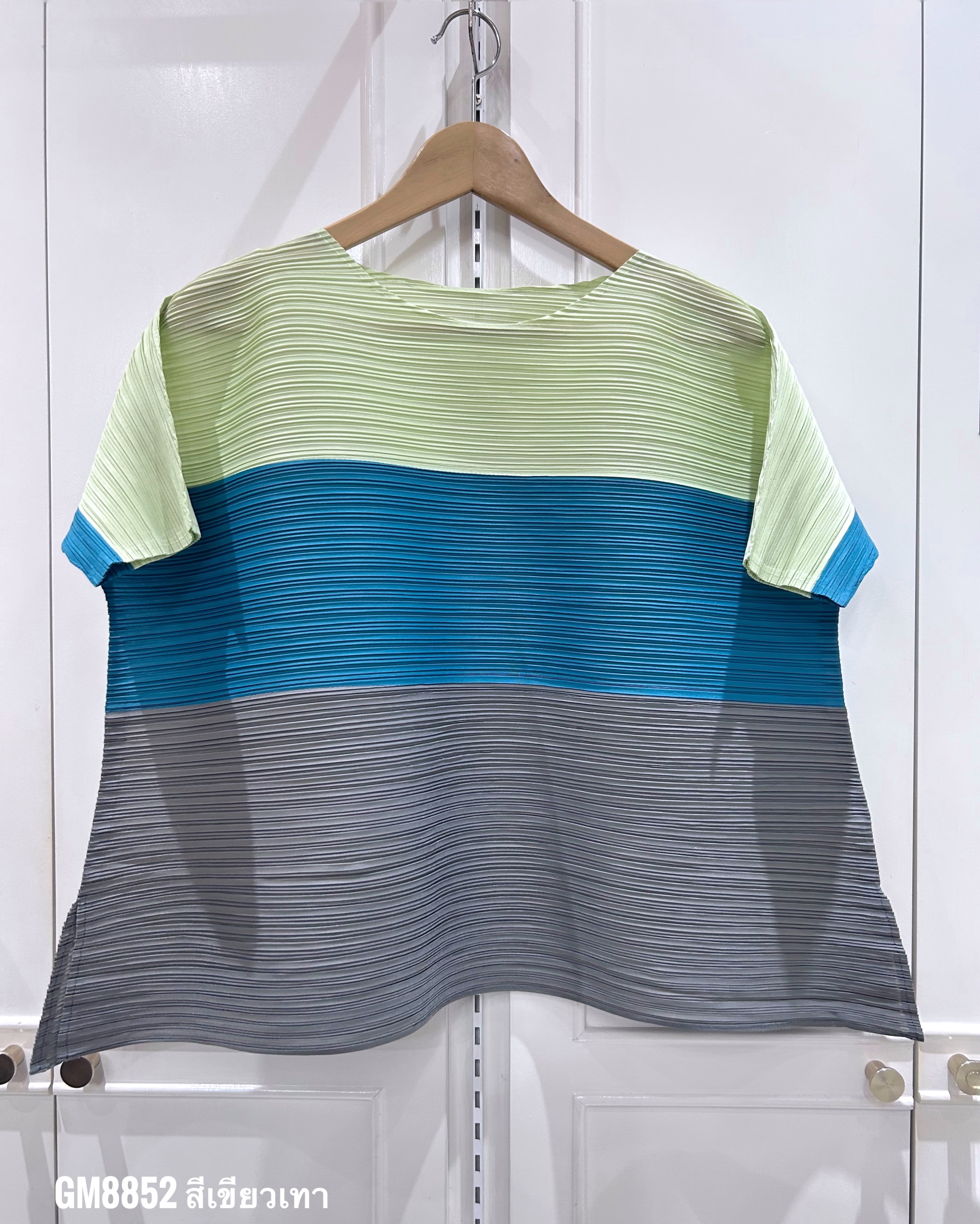 อกถึง 46 นิ้ว 2MUAY GM8852 เสื้ออัดพลีท COLOR BLOCK FLARE PLEATED TOP 4 สี FREE SIZE