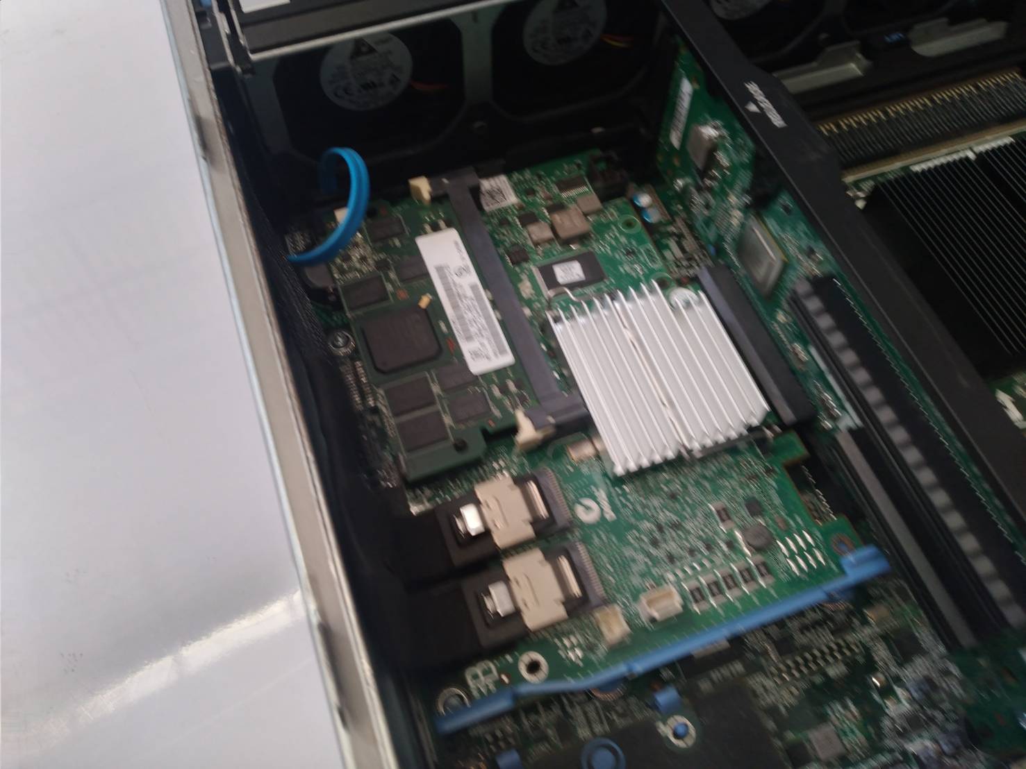 Dell R810 2 U ที่คุ้มค่าสุดชั่วโมงนี้