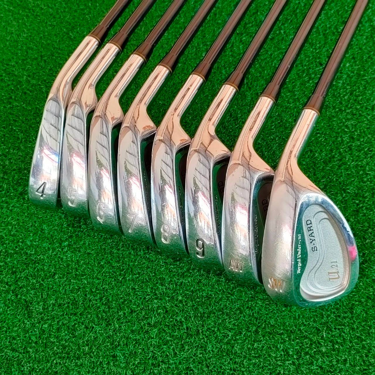 ชุดเหล็ก S-YARD U.21 มีเหล็ก 4-9 เเละ AW SW ก้าน S-YARD U.21 FLEX R เหล็กในตำนานที่หาตัวเทียบยาก เป็นเหล็ก FORGED UNDER-CUT และ มี CAVITY ลึก ตีง่าย