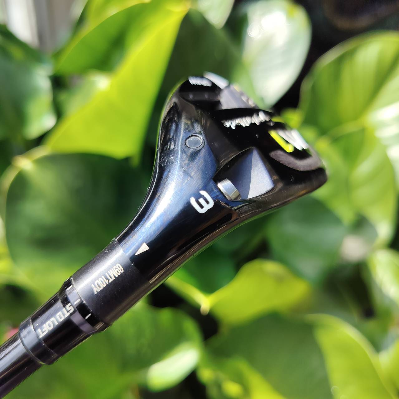 HYBRID Taylormade M1 ตัวใหม่ เบอร์ 3 องศา 19 สวยน่าใช้มากค่ะ ก้าน KURO KAGE FLEX R ปรับซ้ายขวาได้ FADE DRAW ตัวยิงเข้ากรีนระยะไกล แม่นมาก ไม้กอล์ฟพรีเมี่ยมมือสอง ของแท้ By NakaraLuxurious