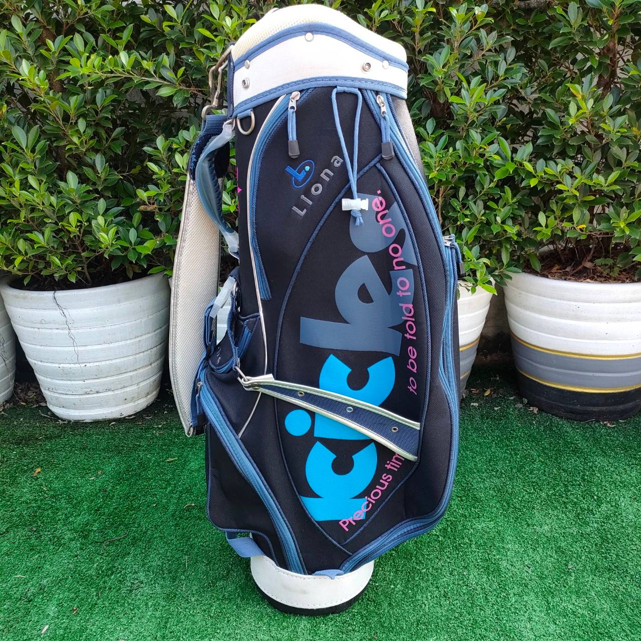 ถุงกอล์ฟ LIONA ICICLES มือสอง สภาพสมบูรณ์ ถุงสวยมาก คุณภาพดีครับ