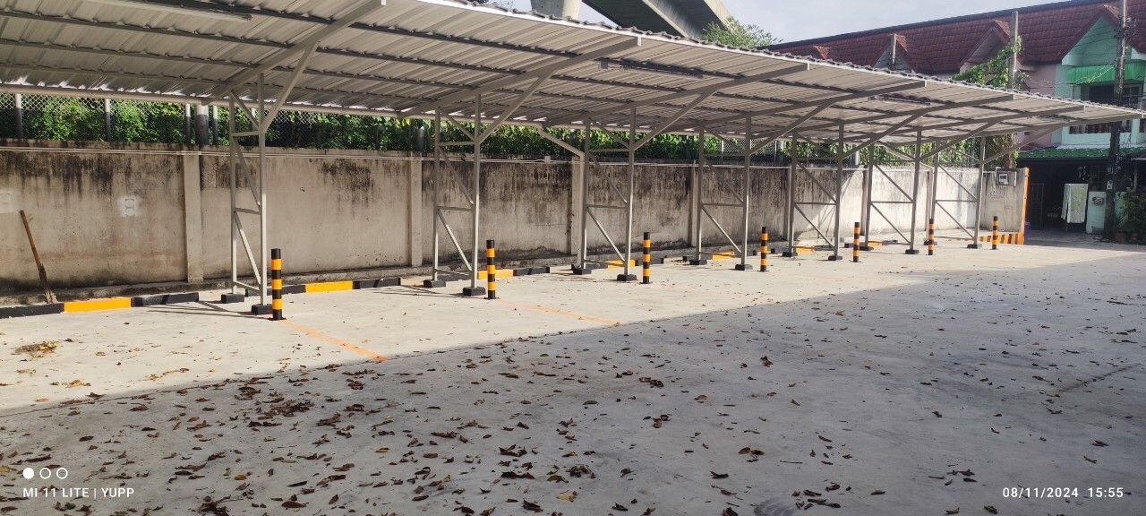 ลานที่จอดรถ อาจารย์หมอ ร.พ.ศิริราช