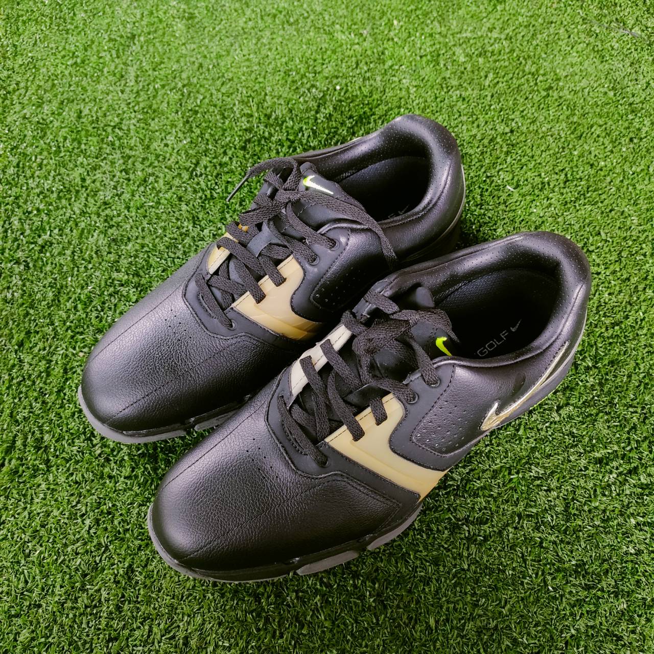 รองเท้ากอล์ฟ NIKE มือสอง ของแท้ มาพร้อมกล่องเดิม พื้นสวยมาก ปุ่มสวยมาก ไซด์ 41 ไม้กอล์ฟพรีเมี่ยมมือสอง ของแท้ By NakaraLuxurious
