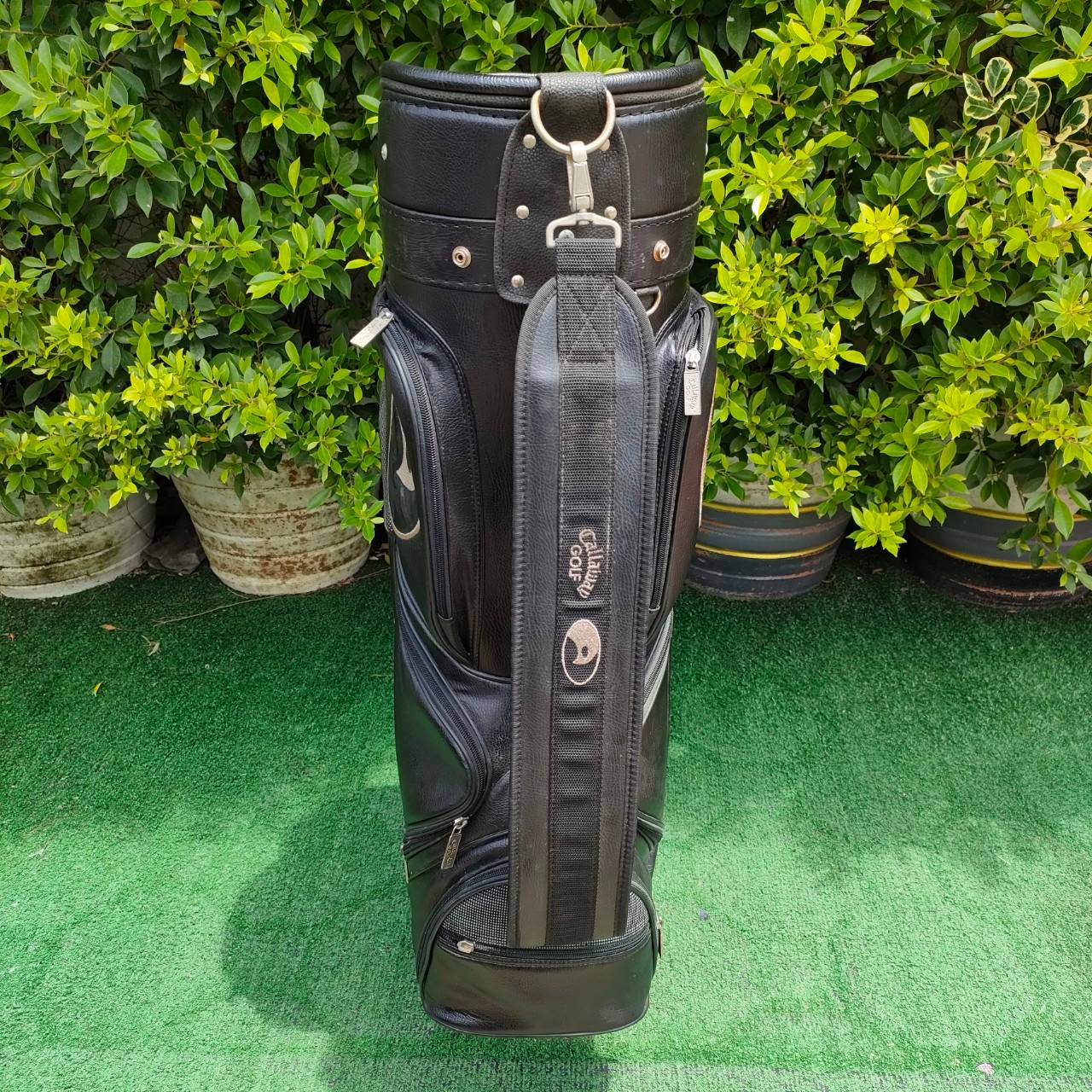 ถุงกอล์ฟ CALLAWAY GOLF มือสอง เป็นรุ่น HAWK EYE ของแท้ สภาพเดิมๆ ** ถุงกอล์ฟมีตำหนิ เเป๊ก คอพเวอร์ หลุด 1ตัว ** สามารถซ่อมได้ ไม้กอล์ฟมือสอง ของแท้ BY NakaraLuxurious