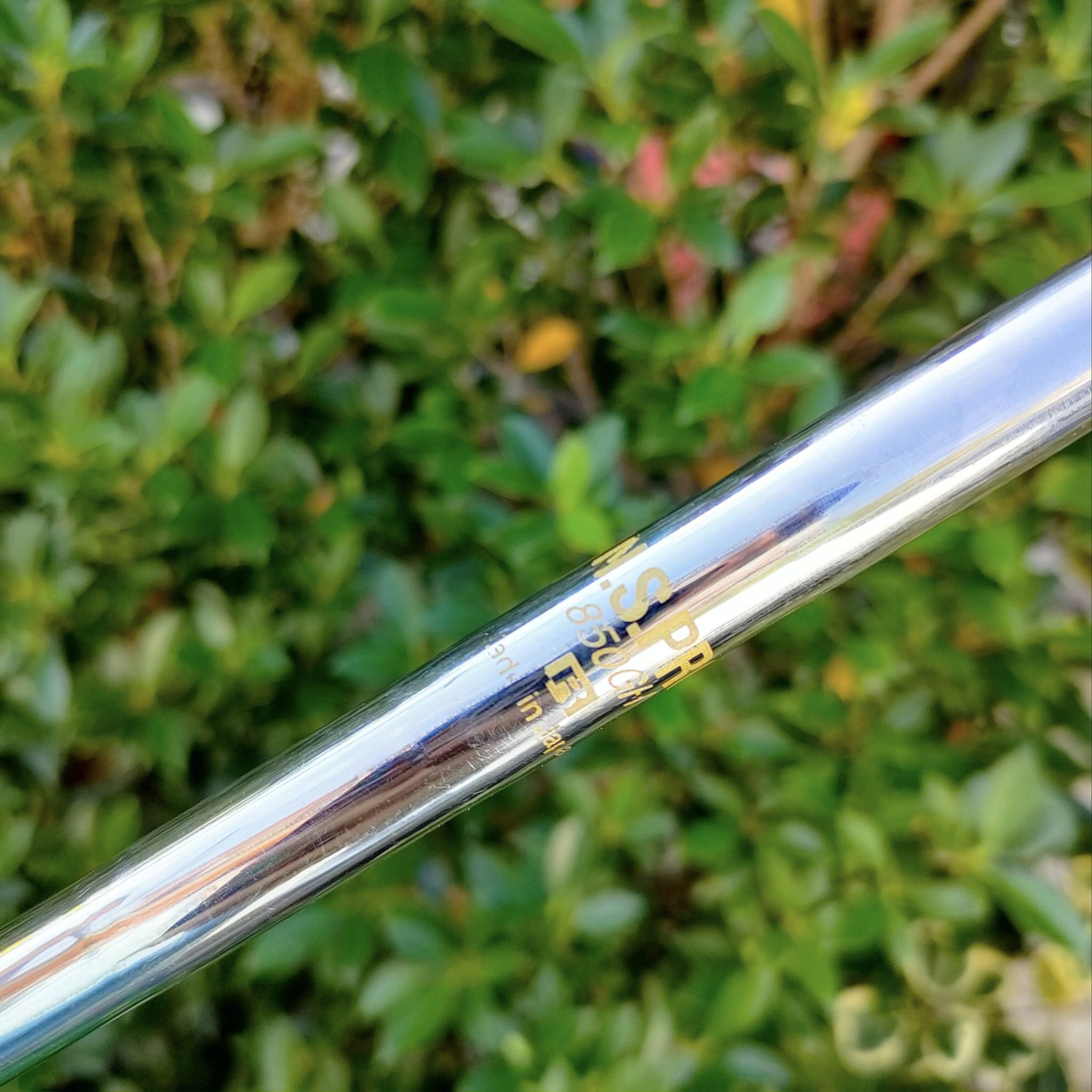 เหล็ก SW Taylormade XR.05 ก้าน N.S.PRO 850GH FLEX R เป็นตัวพรีเมี่ยมของ Taylormade ชิพง่ายๆ ระเบิดทรายง่ายมาก ลดอาการฉึกได้ดี และยังชิพได้ระยะ ก้านเหล็กพรีเมี่ยมเบาแค่ 85 หรัม