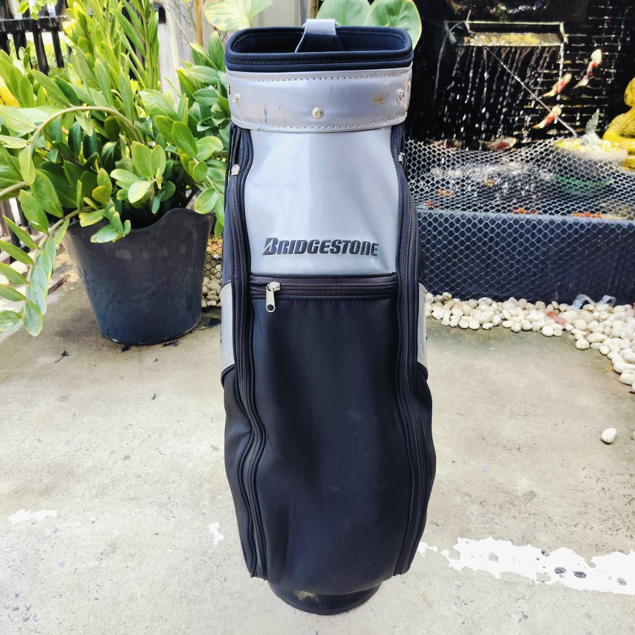 ถุงกอล์ฟ BRIDGESTONE ของแท้ มือสอง สภาพสวยเดิมๆ มีหัวซิปหลุด 1 จุด แต่ใช้ได้ปกติ ขนาดกำลังดี ลดราคาพิเศษค่ะ!!!