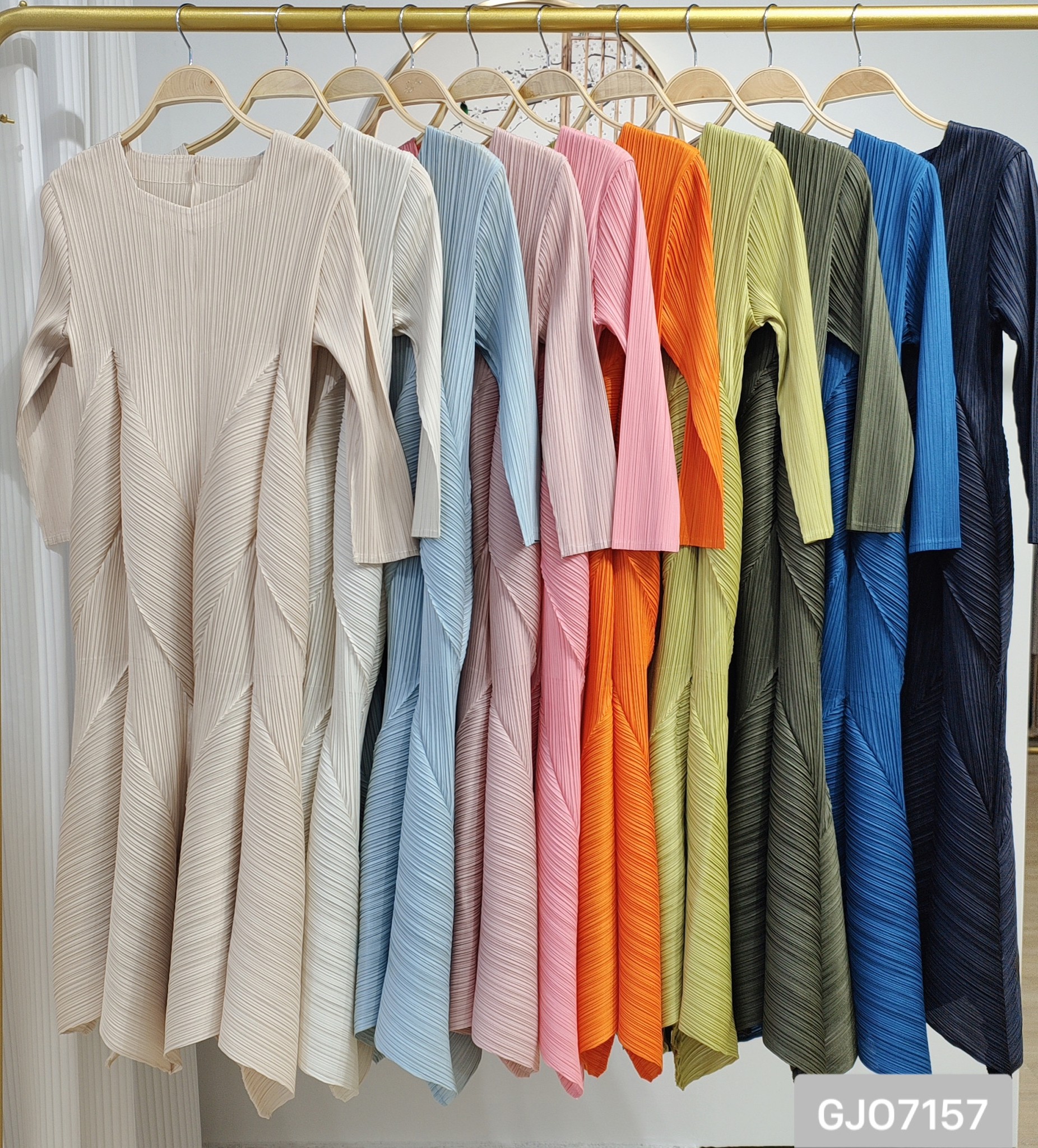 2MUAY รุ่น GJO7157 HALF SLEEVE VOLUME PLEATED DRESS เดรสผู้หญิง เดรสพลีทคุณภาพ 12สี FREE SIZE