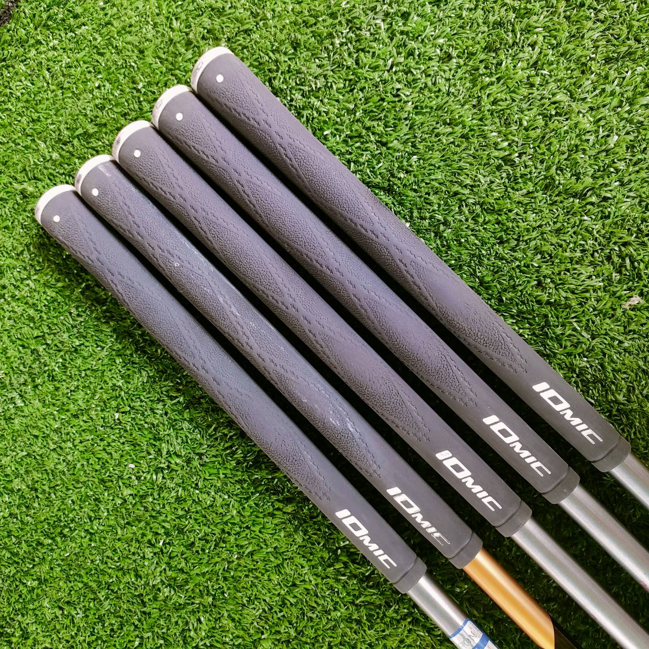ชุดเหล็ก MARUMAN SHUTTLE NX1 มีเหล็ก 6 - 9 เเละ PW กริพ IOMIC ทั้งชุด ก้าน IMPACTFIT MV504 FLEX R ชุดเหล็กตีไกลมากๆ แม่นยำ ตกหยุดบนกรีน ไม้กอล์ฟพรีเมี่ยมมือสอง ของแท้ By NakaraLuxurious