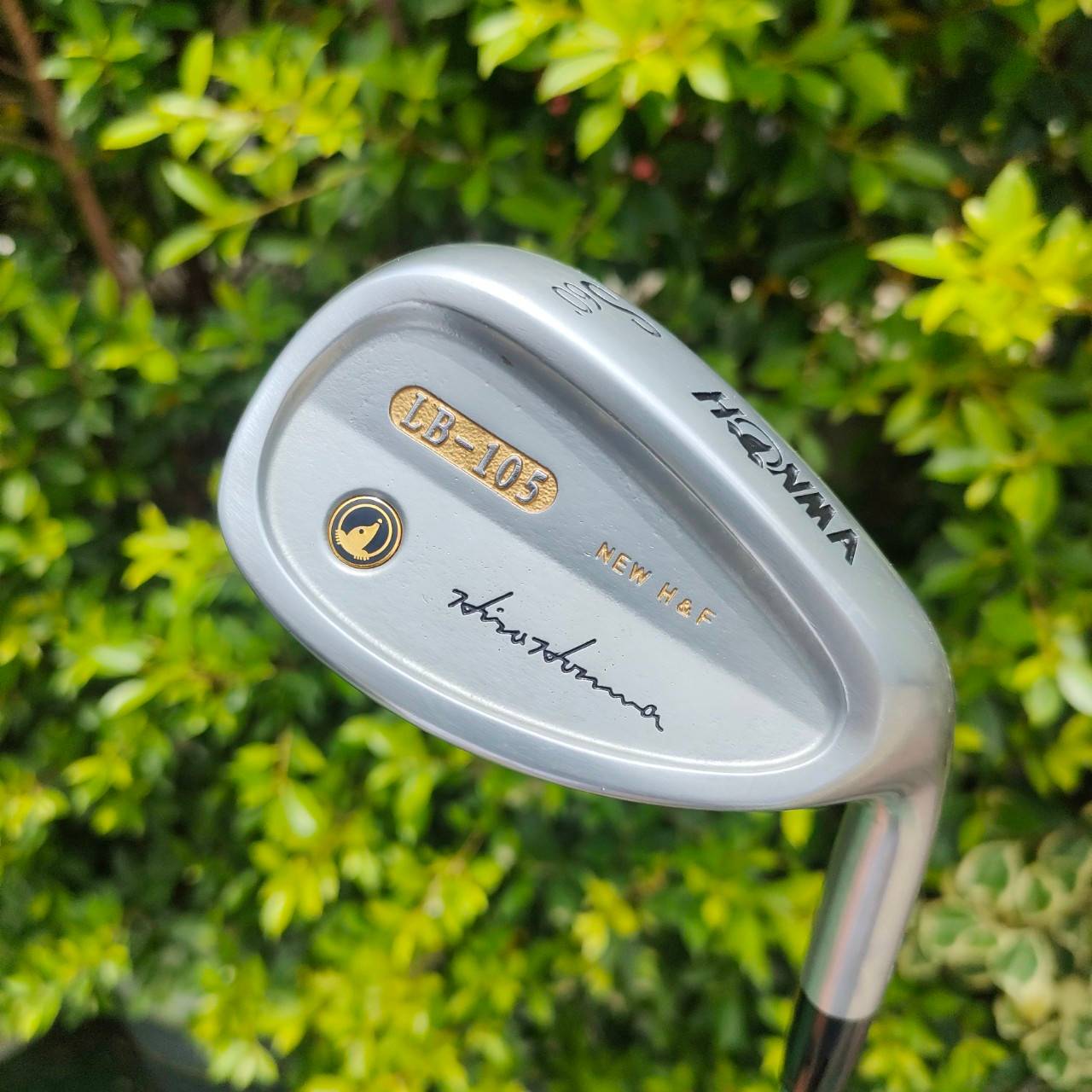 SW HONMA LB-105 องศา 60 ก้าน สุดยอดพรีเมี่ยม DYNAMIC GOLD S200 เป็น WEDGE 60 ที่พรีเมี่ยมสุดๆ HIRO HONMA จาก SAKATA ชิพทั้งนุ่มและแม่นยำ สปินดีมาก สภาพสวยสุดๆ ร่องคมจัด และ ใบยังใหญ่และลดฉึกได้ดีแบบเหลือเชื่อ ของต้องโดนครับ ด้วยประการทั้งปวง!!!