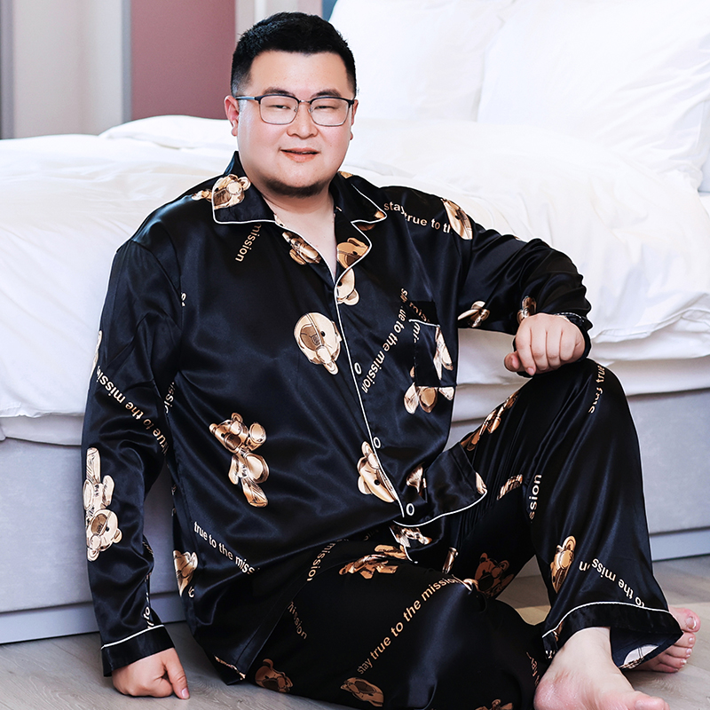 ชุดนอนผู้ชายไซส์ใหญ่ แขน-ขายาว ผ้าซาตินสีดำ ลายหมีสีทอง