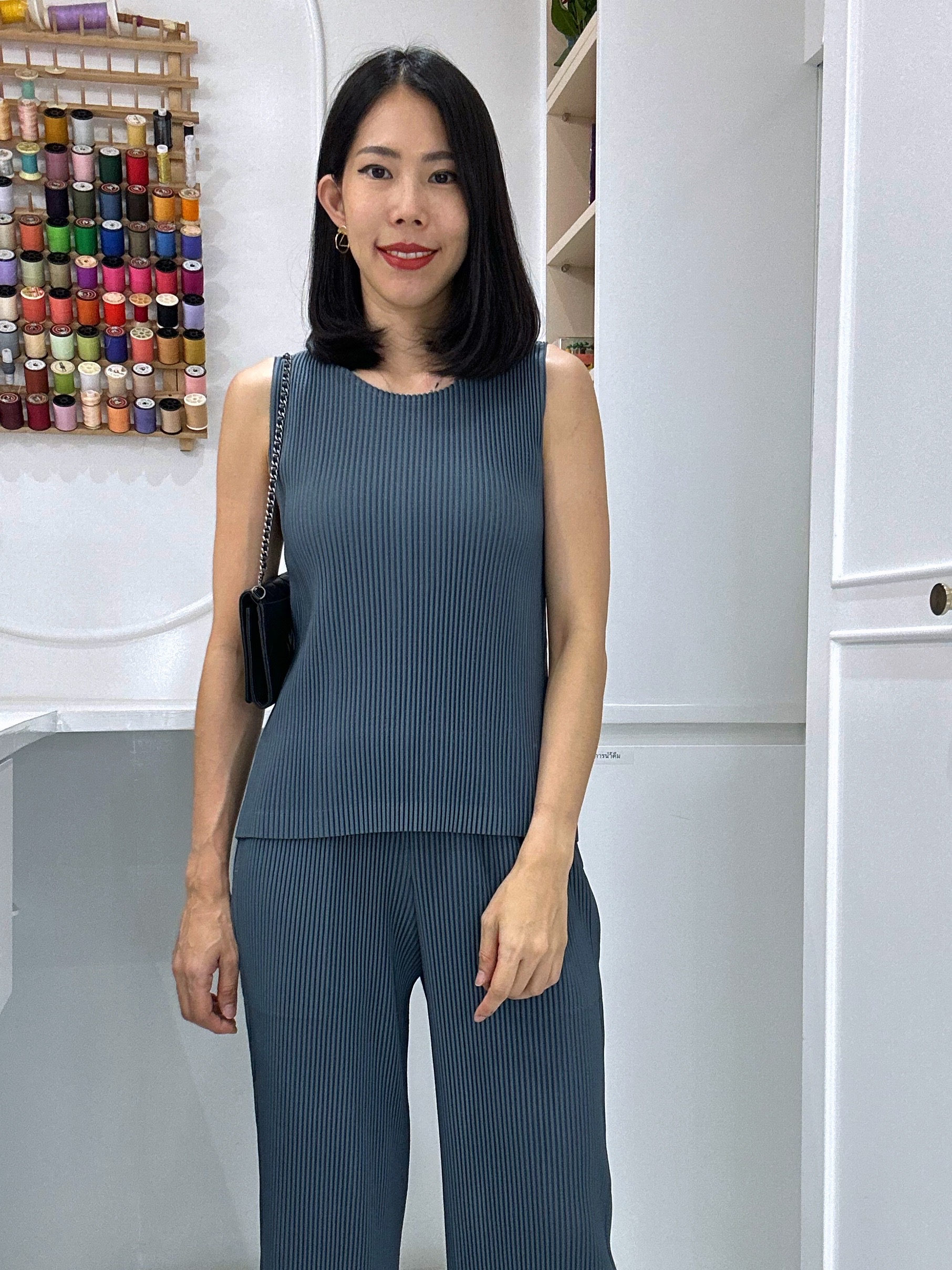 ปรับราคาลง20%!! มีผ่าชาย!! 2MUAY รุ่น GJO2230-9 เสื้อพลีทคุณภาพ THICK SLEEVELESS PLEAT TOP 9 สี FREE SIZE