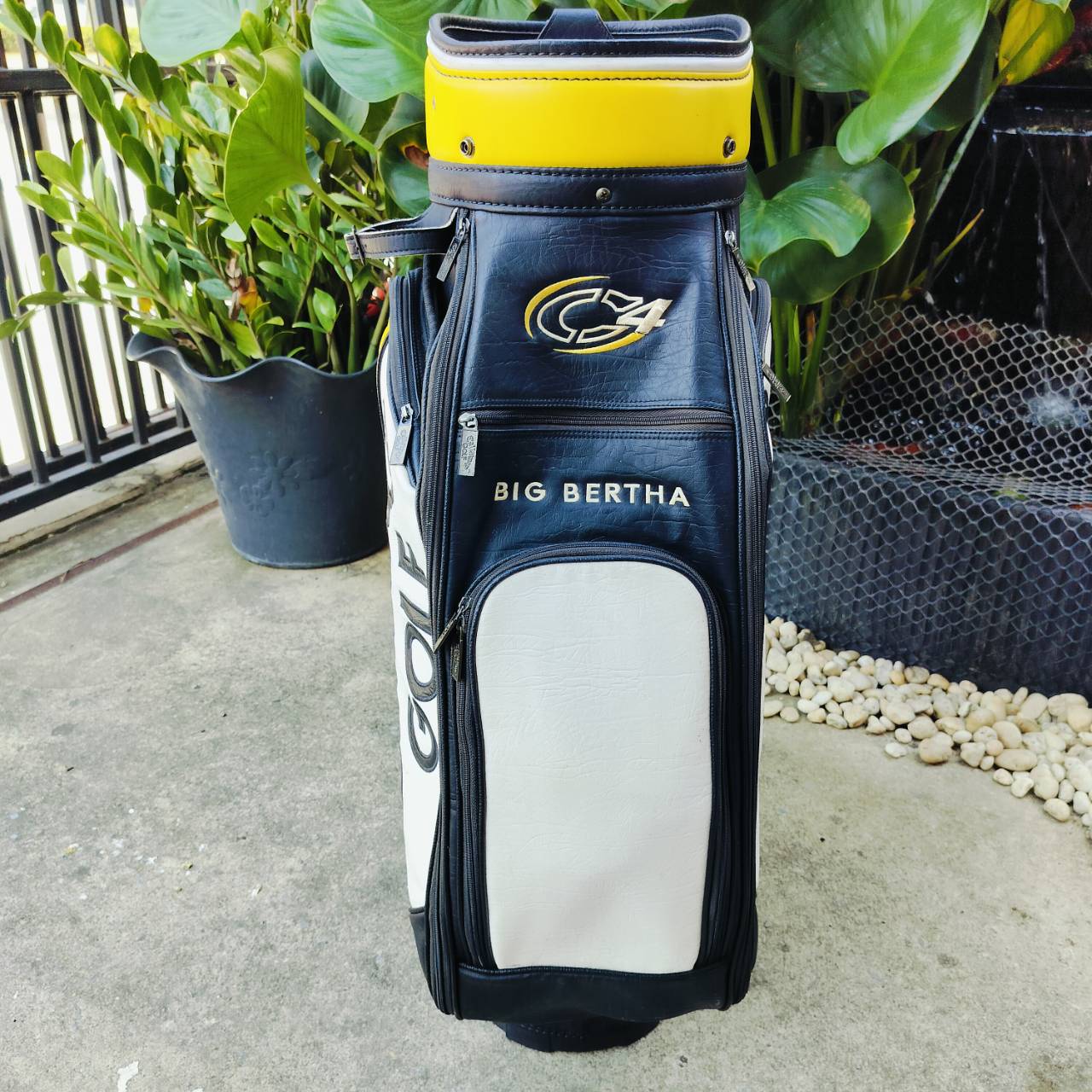 ถุงกอล์ฟ Callaway มือสอง สภาพสวยสมบูรณ์ น่าใช้มาก ถุง TOUR ใบใหญ่ใส่ของครบครัน