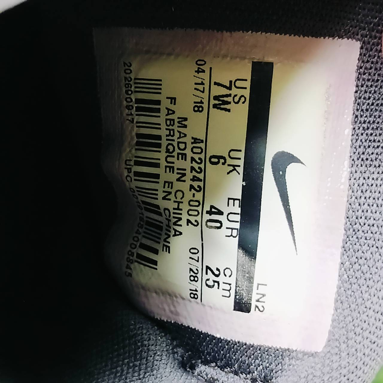 รองเท้ากอล์ฟ NIKE มือสอง เบอร์ 7W US ค่ะ ใส่ง่ายมาก เป็นเชือกแบบยางยืด ไม่ต้องคอยผูกเชือก ปุ่มยึดเกาะดีมาก ปรับเปลี่ยนได้ ไม้กอล์ฟพรีเมี่ยมญี่ปุ่นมือสอง By NakaraLuxurious