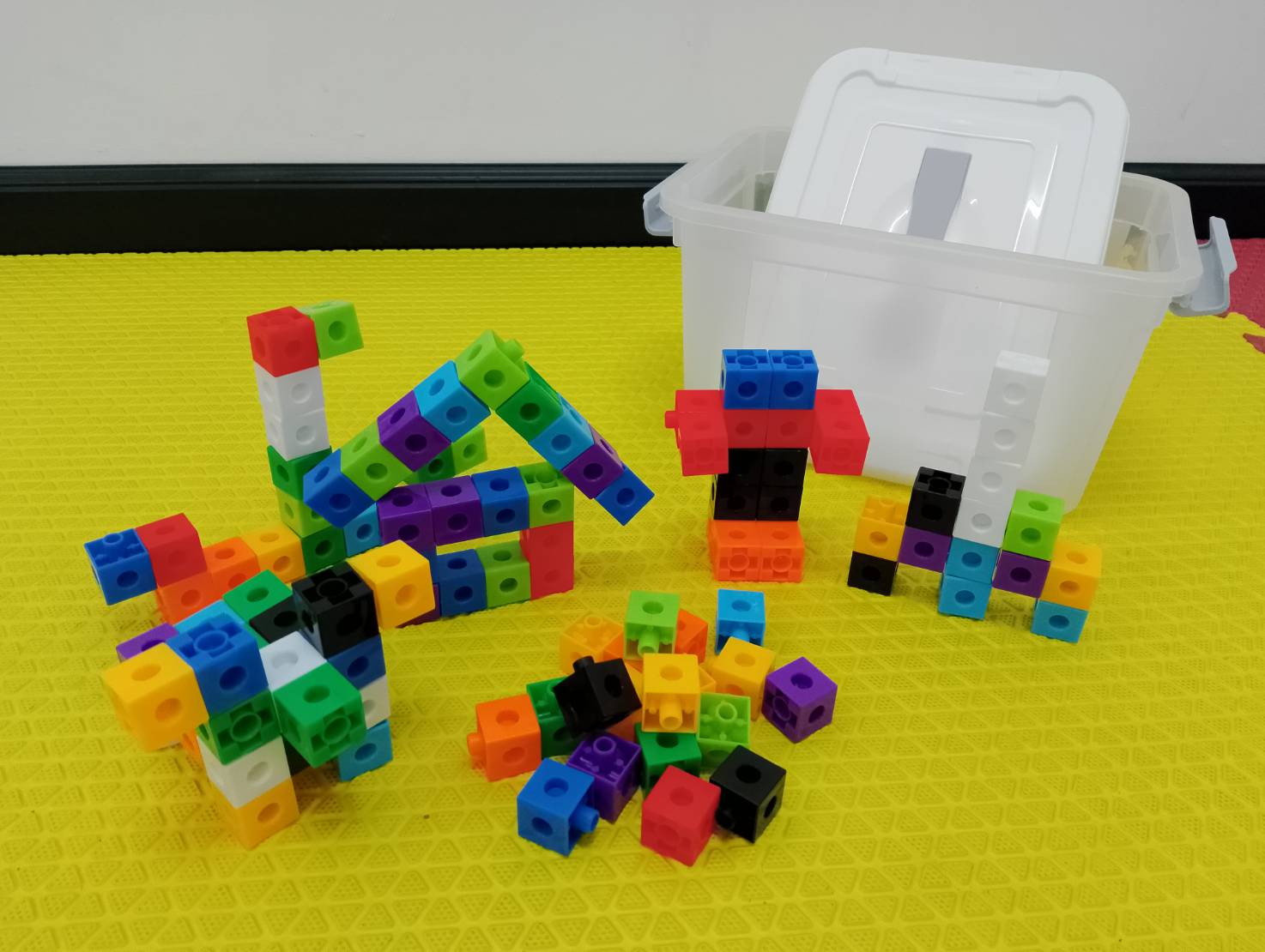 ตัวต่อลูกเต๋า บล็อกลูกบาศก์ เลโก้สี่เหลี่ยม 170 ชิ้น คละสี , ตัวต่อพลาสติก,ลูกเต๋าของเล่น,ตัวต่อ,เลโก้,บล็อก, ของเล่นเสริมพัฒนาการ, ของเล่นเด็ก, สื่อการสอน พร้อมส่งในไทย