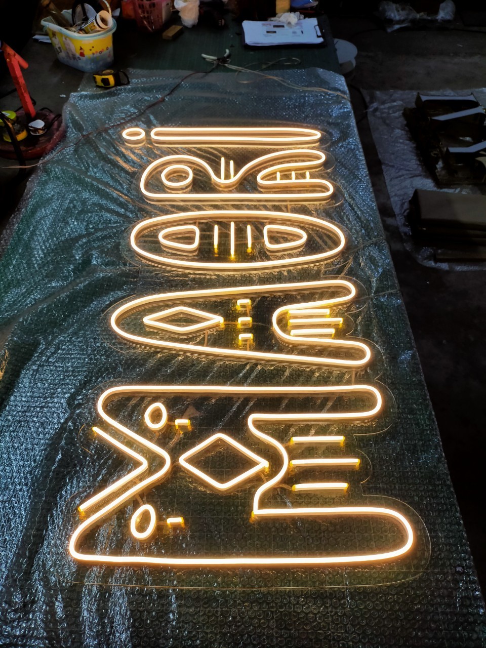 ไฟนีออน เฟค