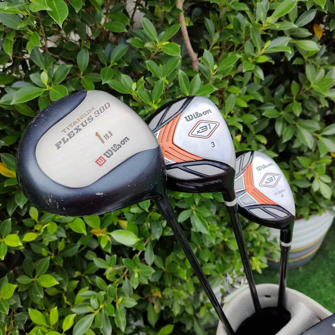 ไม้กอล์ฟครบชุด WILSON มีหัวไม้ครบ 1 , 3 HYBRID ชุดเหล็ก 5 - 9 พร้อม PW PUTTER WILSON ถุงกอล์ฟสวย ช่องเยอะ พร้อมออกรอบได้เลยครับ