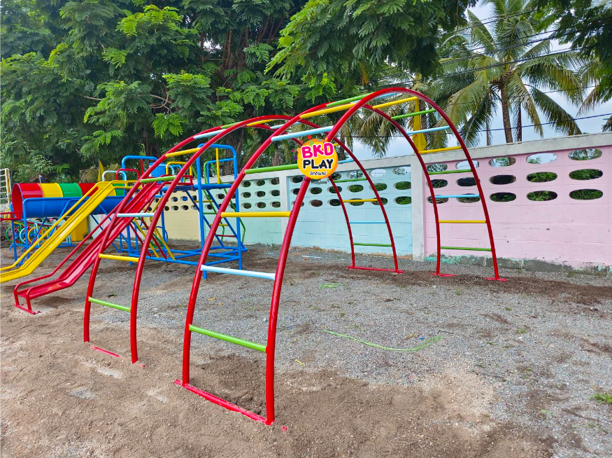 เครื่องเล่นสนามกลางแจ้ง เครื่องเล่นสนามเหล็ก ชุดปีนป่ายบาร์ไต่ บาร์โค้ง Outdoor Playground, ราคาโรงงาน สินค้าสั่งผลิต 10-20 วัน