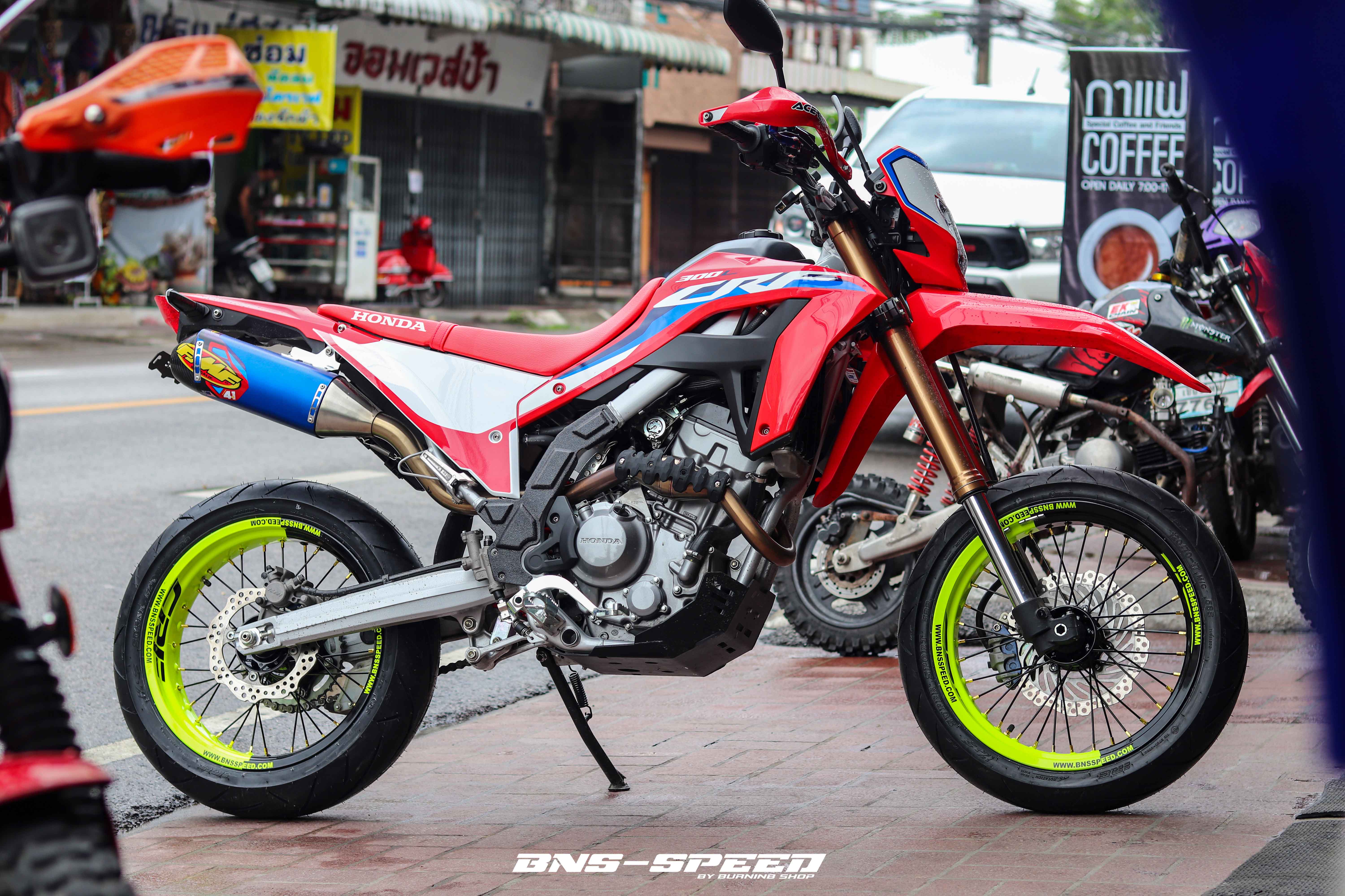 ชุดล้อโมตาด CRF250/300 ขอบสีดำตัดเหลืองนีออน