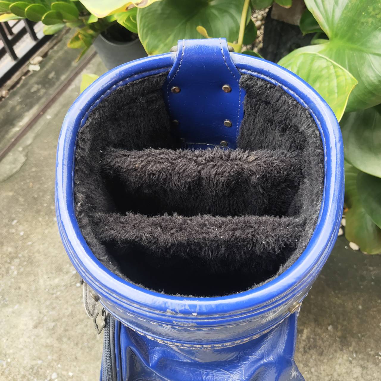 ถุงกอล์ฟหนังแท้ มือสอง ภายในบุกำมะหยี่อย่างดีค่ะ เรียบหรู วินเทจมากค่ะ