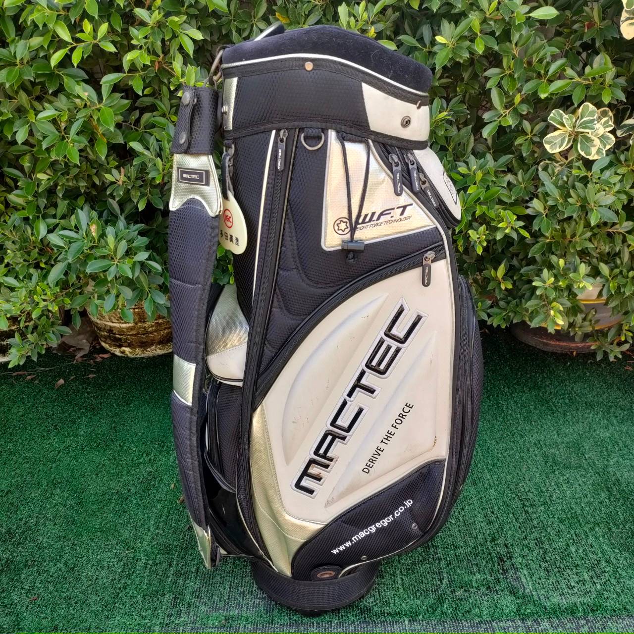ถุงกอล์ฟ MACTEC W.F.T มือสอง **COVER มีรอยขาด มีรูปให้ชมค่ะ** สภาพโดยรวมสวยมาก ออกแบบได้ดี!! ผลิตจากประเทศญี่ปุ่น แบรนด์ MACTEC มือสอง ของแท้ BY NakaraLuxurious