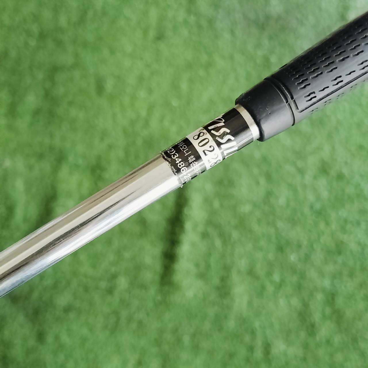 ** ไม้กอล์ฟผู้หญิงหรือเด็กโต ** PUTTER MISSILE GOLF ความยาว 32 นิ้ว!!! หน้าสัมผัสแสนพิเศษดูจากรูป ทั้งนุ่มมากๆ และมีลวดลาย ไม้กอล์ฟพรีเมี่ยมมือสอง ของแท้ By NakaraLuxurious
