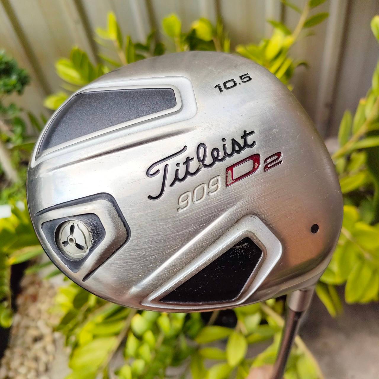 DRIVER TITLELIST 909 D2 องศา 10.5 ก้าน FUJIKURA FIT-ON M GOLD FLEX R กริพ IOMIC COVER แท้เดิม ตีมัน ตีง่าย ตีไกล ไม้กอล์ฟพรีเมี่ยมมือสอง ของแท้ By NakaraLuxurious