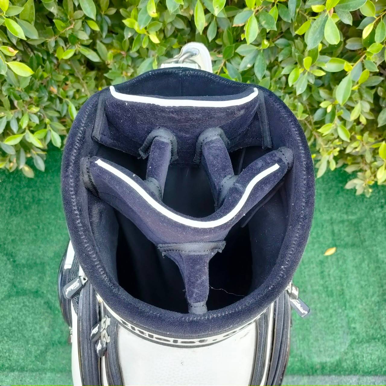 ถุงกอล์ฟหนังเเก้ว TITLELIST มือสอง ของแท้ ถุง TOUR ใบใหญ่ สวยหล่อมาก มือหนึ่งเกือบสองหมื่น!!!