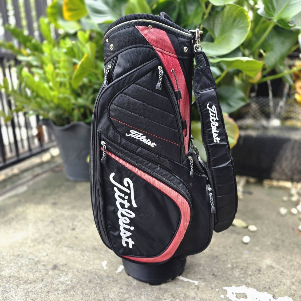 ถุงกอล์ฟ Titleist ของแท้ มือสอง พร้อมใช้ ของใหม่ราคาแพงมาก!!!