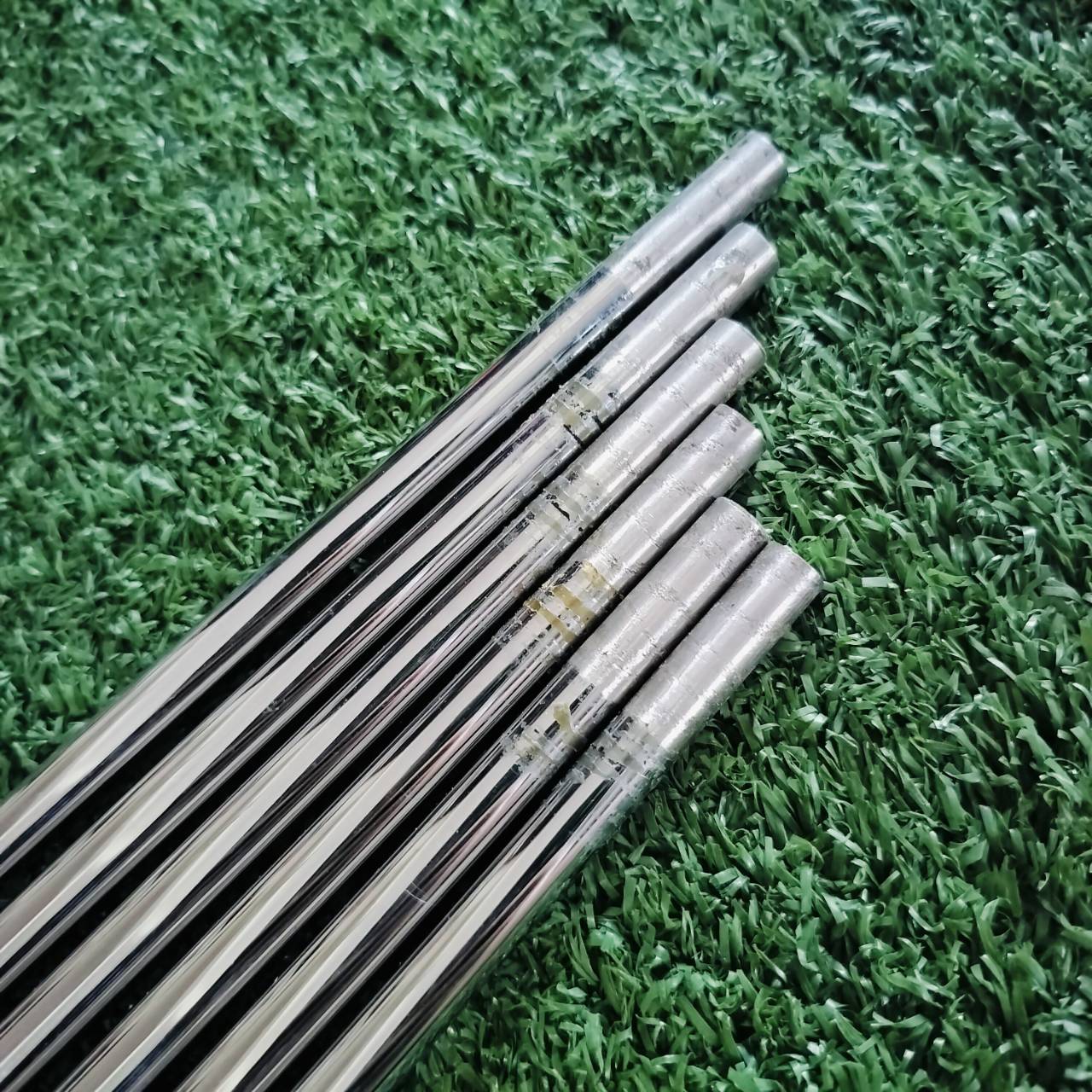ก้าน NS PRO MODUS3 TOUR105 FLEX R คุณภาพสูงจัดๆ ติดกริพ GOLF PRIDE อย่างดี สวยจัด มาด้วยทั้งชุด คุ้มมาก!!! ความยาวเท่ากับเหล็ก 5 - 9 P มือสองสภาพงามๆ ราคานี้สุดช๊อค!!!