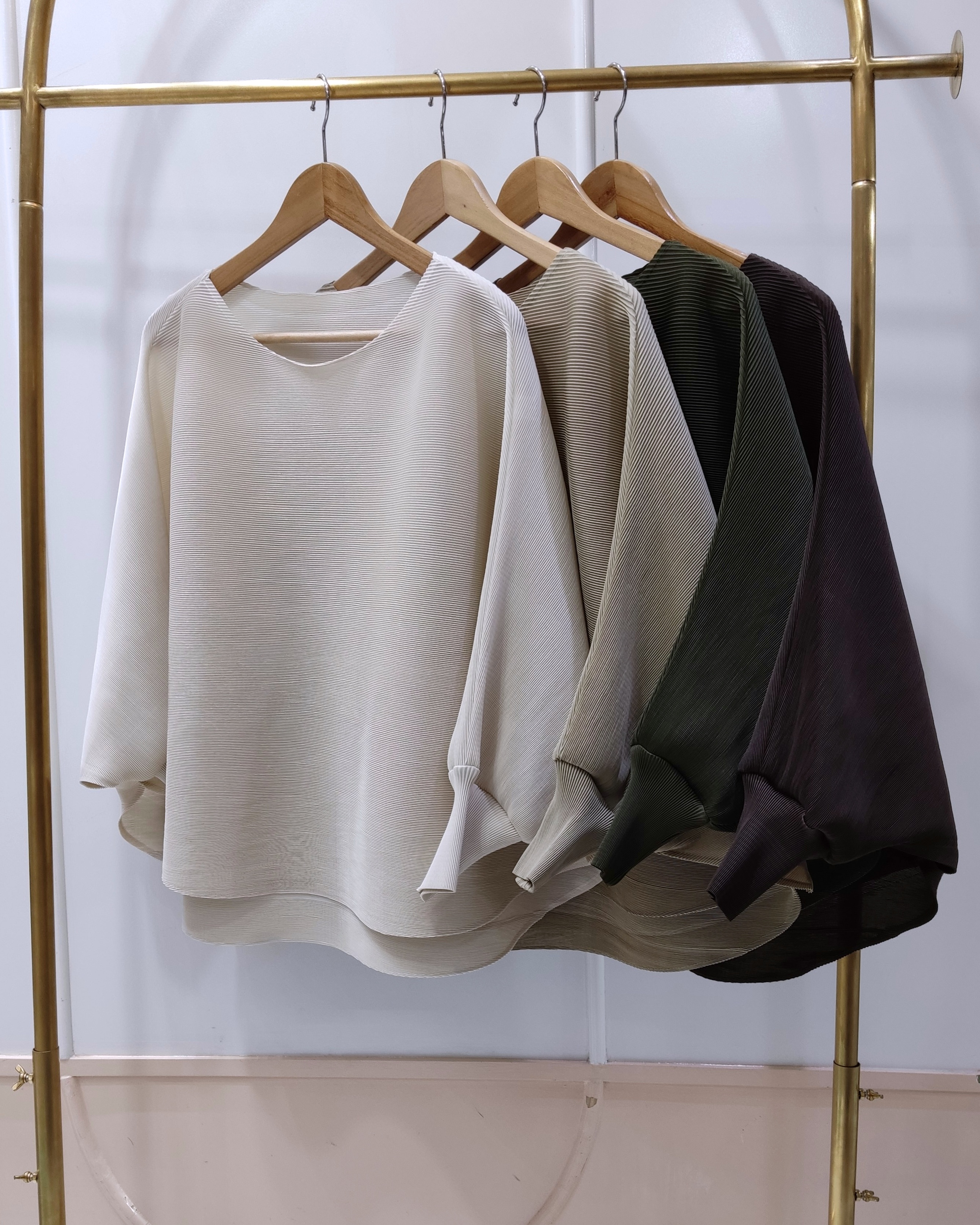 2MUAY GJO3772 เสื้ออัดพลีท BAT SLEEVE PLEATED TOP 4 สี FREE SIZE