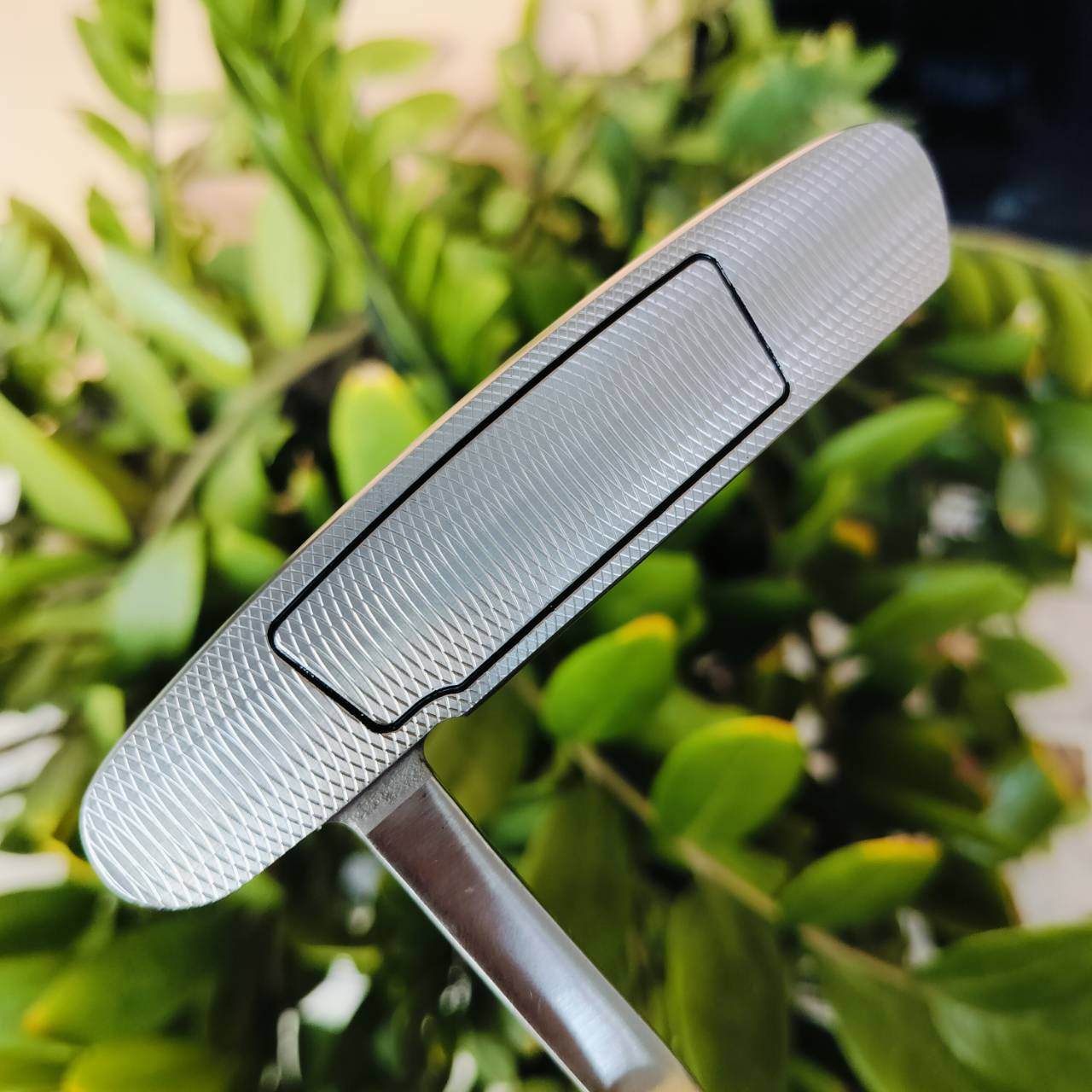 Cobra Golf Milled Face Blade Putter ความยาว 34 นิ้ว สุดยอดของพัตเตอร์ ไม่แพ้ CAMERON เลยครับ น้ำหนักดีมาก ลูกเกาะไลน์มาก พัตต์ฟีลลิ่งนุ่ม ไม้กอล์ฟพรีเมี่ยมมือสอง ของแท้ By NakaraLuxurious