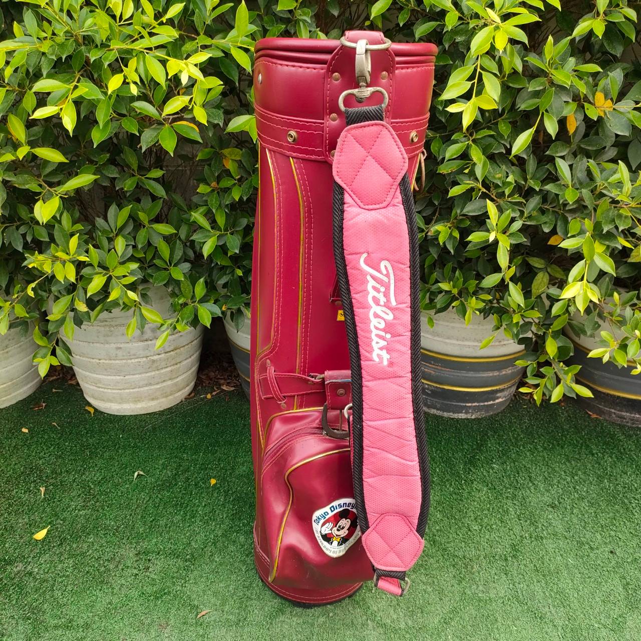 ถุงกอล์ฟ TOKYO DISNEYLAND มือสอง ** สายสะพายเป็นของ TITLELIST ** ถุงหนังแท้ ของแท้ วินเทจ สวยมาก