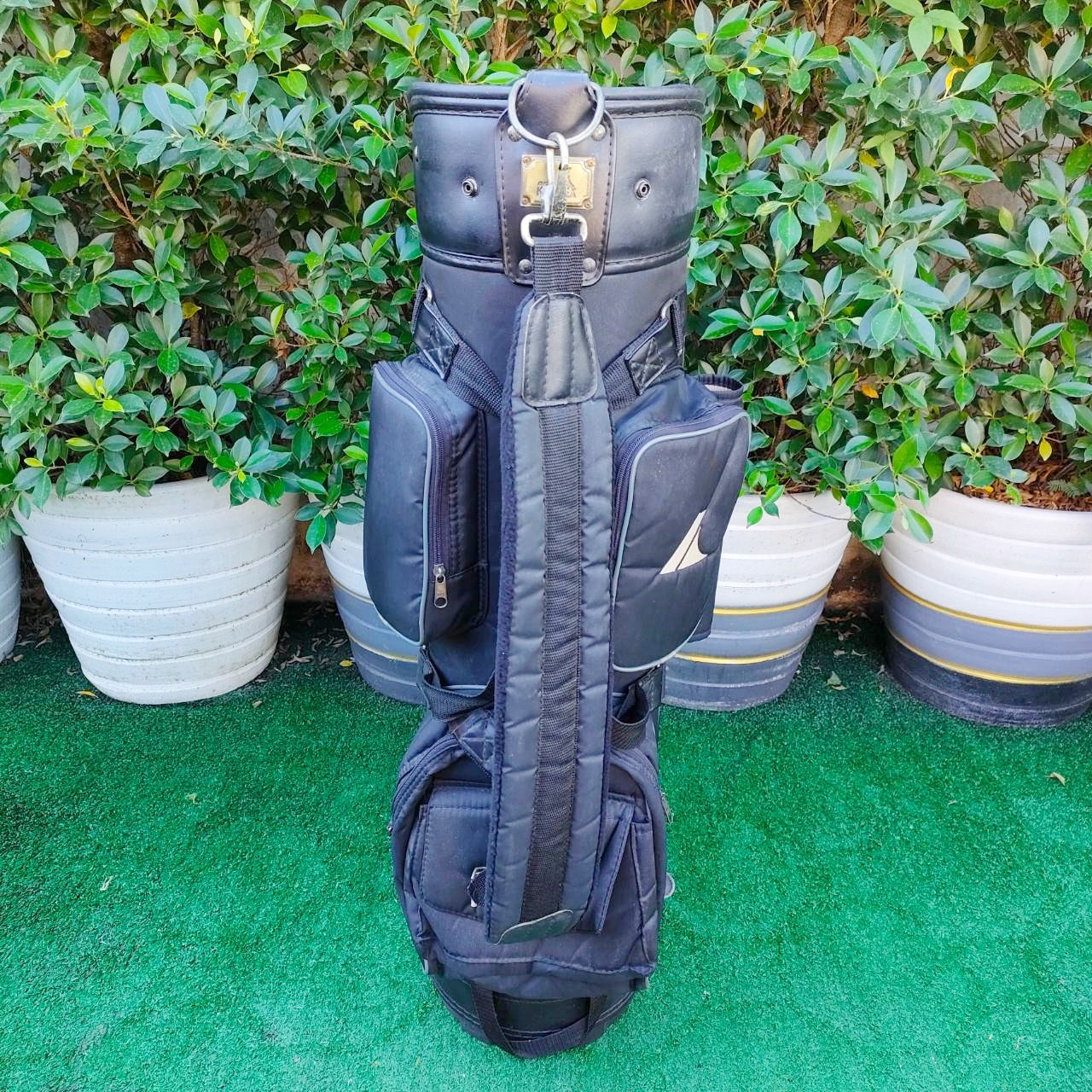 ถุงกอล์ฟ PRO KENNEX มือสอง ** ถุงกอล์ฟมีตำหนิ ตรงชิฟ เเต่รูดใช้งานได้ปกติ **