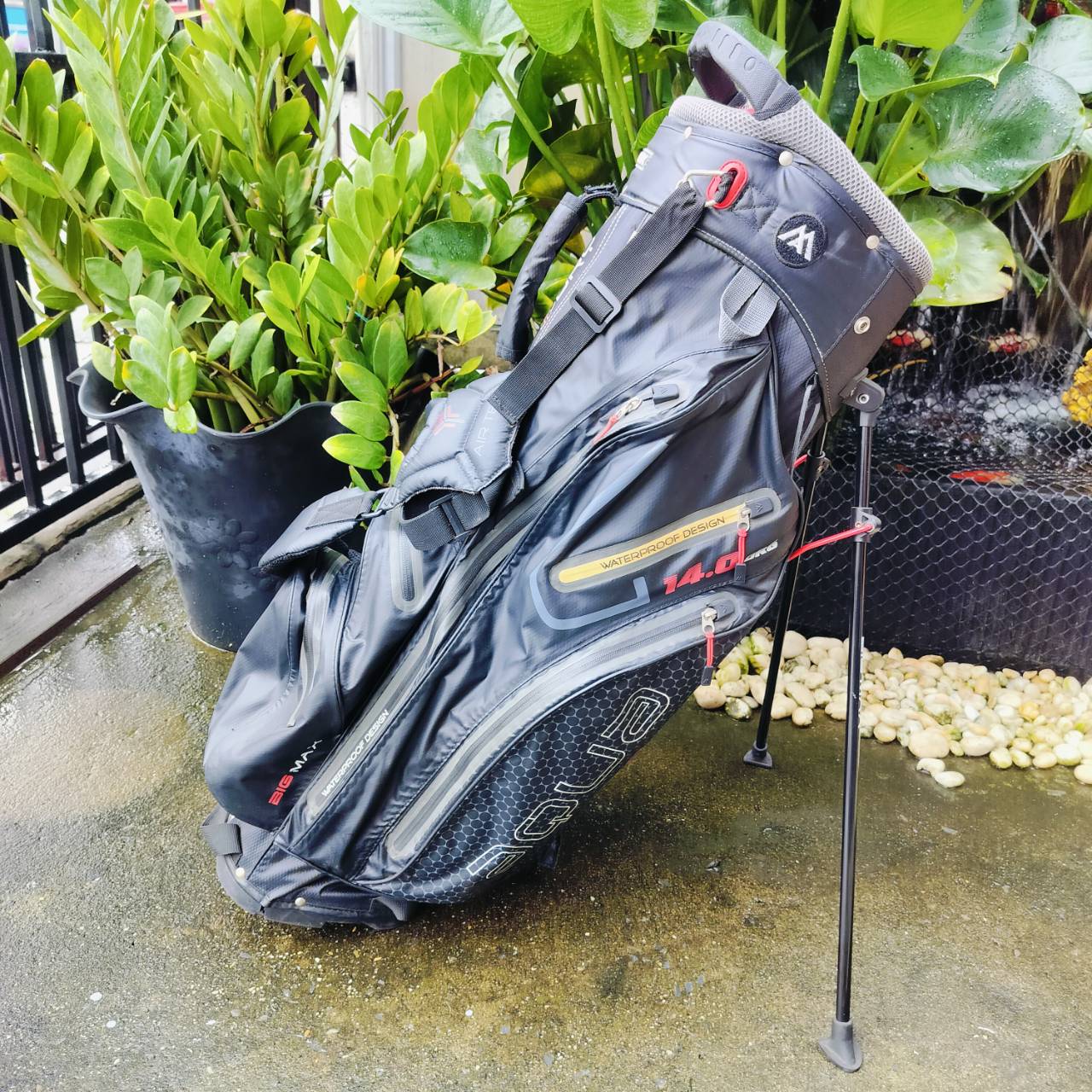 *** ไม่มี COVER *** BIG MAX GOLF BAG AQUA HYBRID ถุงกอล์ฟกันน้ำ 100% ที่ได้รับความนิยม สูงสุดทั่วโลกในเวลานี้ ช่องใส่แบบ 14 ช่อง ขาตั้งแข็งแรงมาก มาพร้อมสายสะพาย' ของใหม่ราคาหมื่นกว่าบาท!!!