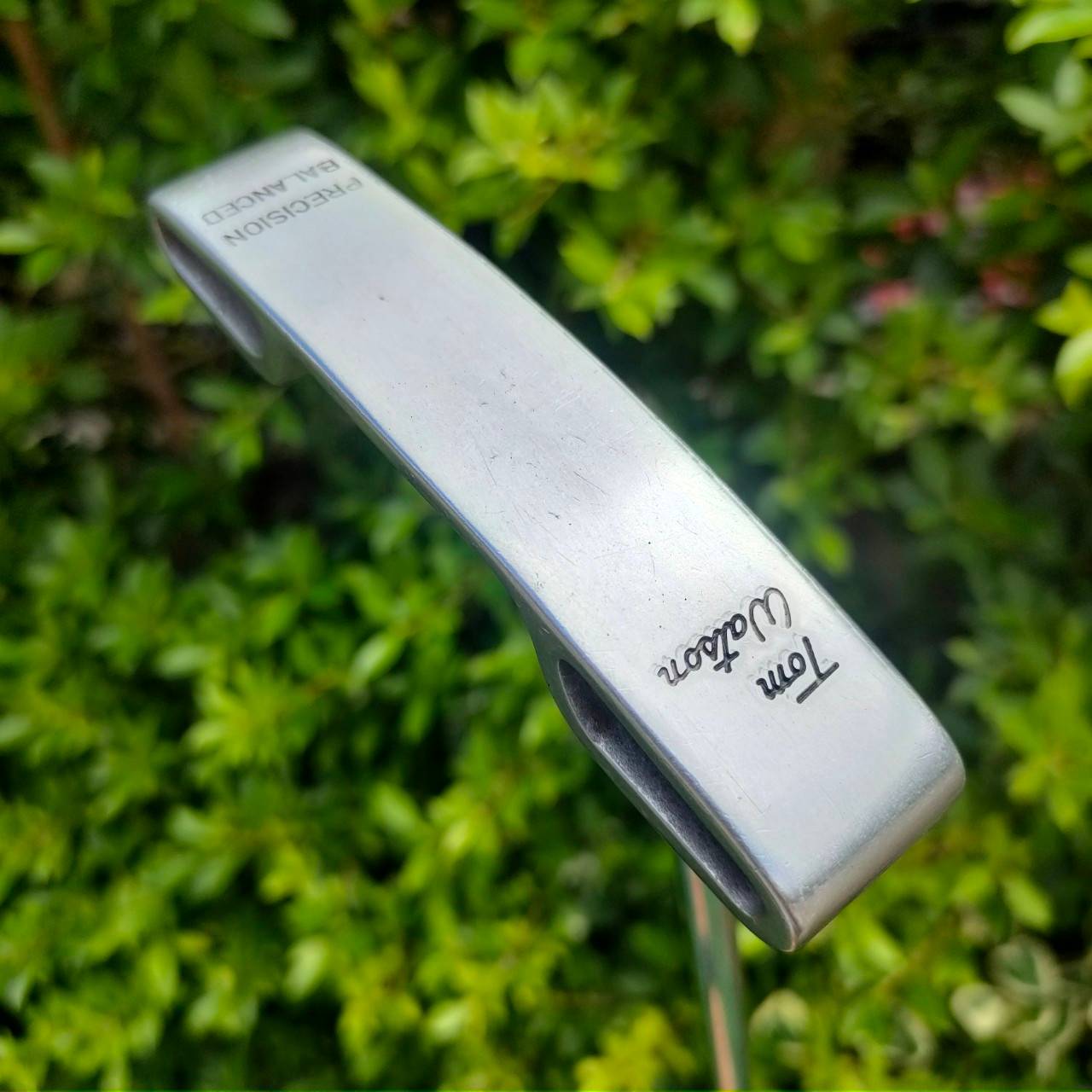 PUTTER RAM 810 ความยาว 34 นิ้ว รุ่นนี้ Tom Watson ออกแบบ ทำบล๊านซ์ได้ดีมาก พัตต์ตรง ด้วยสองข้างที่บล๊านซ์ และไม่หนัก แต่สวิงเวทดีมากๆ พัตต์นุ่ม ไม้กอล์ฟมือสอง ของแท้ BY NakaraLuxurious