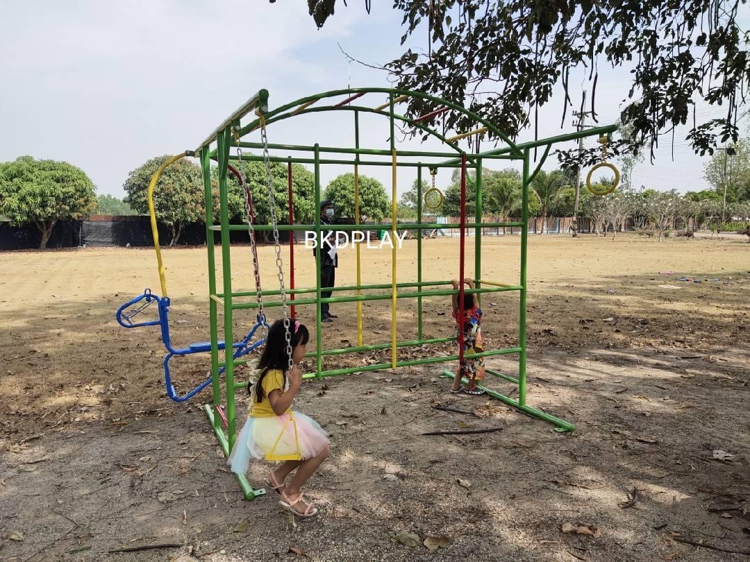 เครื่องเล่นสนามกลางแจ้ง เครื่องเล่นสนามเหล็ก ชุดชิงช้าปีนป่ายม้าโยก OutdoorPlayground, ราคาโรงงาน สั่งผลิต 10-20 วัน