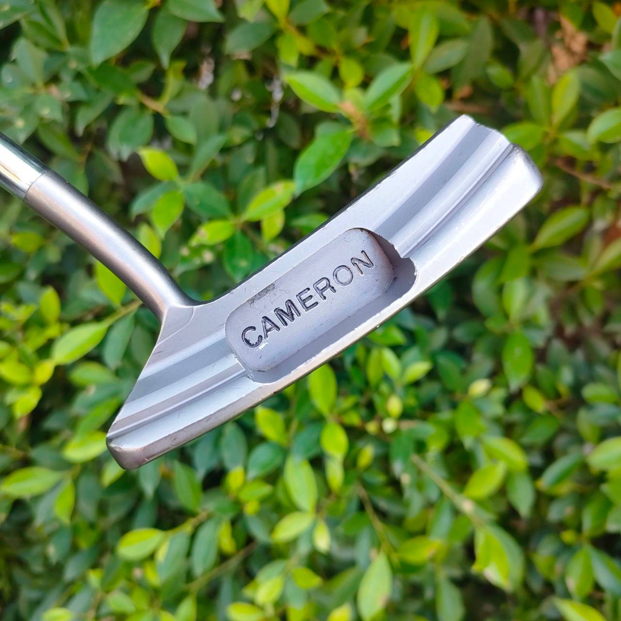 PUTTER SCOTTY CAMERON CIRCA 62 MODEL NO.2 ความยาว 35 นิ้ว งานแฮนด์เมด ในขณะที่ยังคงรักษาสไตล์ที่เหนือกาลเวลาของพัตเตอร์สีแบบคลาสสิก ไม้กอล์ฟมือสอง ของแท้ BY NakaraLuxurious