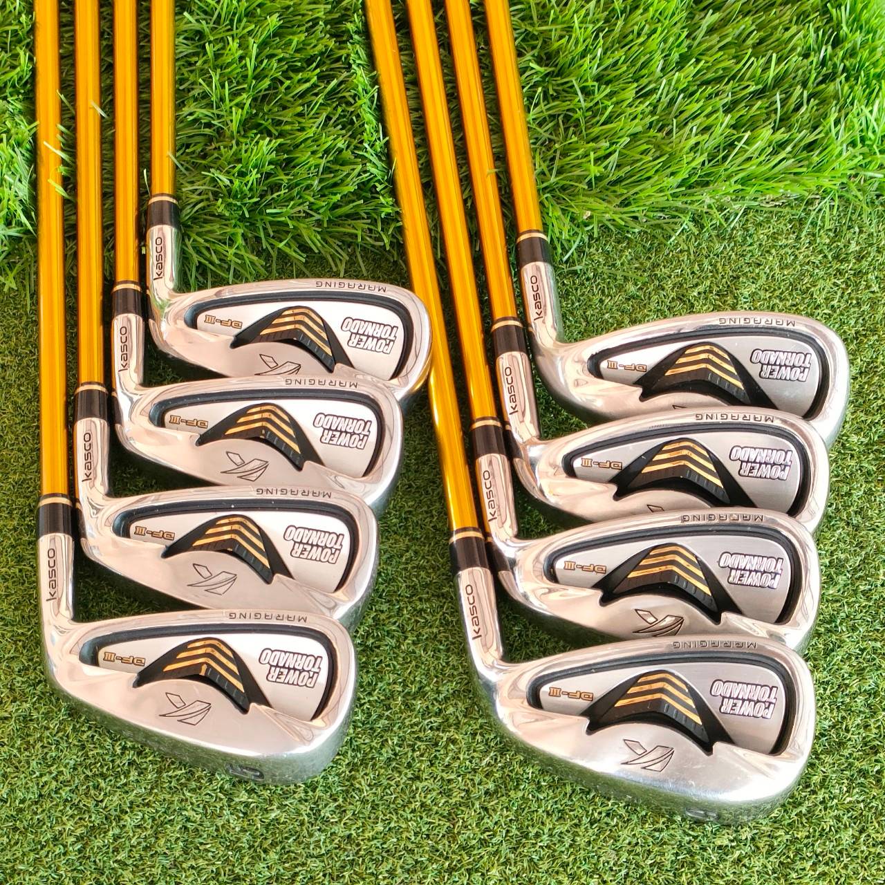 ชุดเหล็ก KASCO POWER TORNADO DF-III มีเหล็ก 5-9 PW AW SW ได้ทั้งหมด 8 ชิ้น ก้าน KASCO POWER TORNADO DF-III FLEX R เป็นชุดเหล็กหน้าเด้ง หน้า MARAGING ตีไกลสุด ตีไกลกว่าเหล็กปกติมากๆครับ