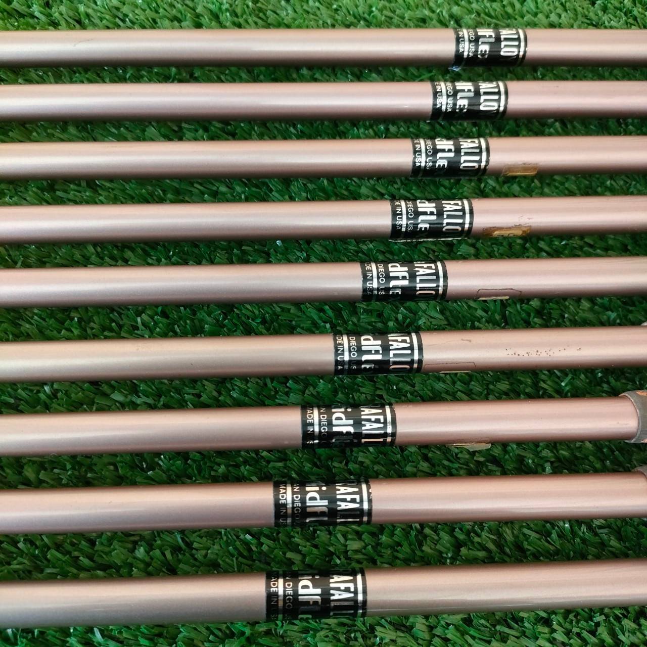 ** ไม้กอล์ฟสำหรับผู้หญิง ** ชุดเหล็ก 956 GL GOLDEN LADDIE มีเหล็ก 3-9 เเละ PW SW ก้าน FRAFLLO FLEX L เหล็กตีง่าย ใบกระจายน้ำหนัก และมีน้ำหนักสวิงเวทกำลังดี แต่น้ำหนักรวมเบา วัสดุดีมากครับ