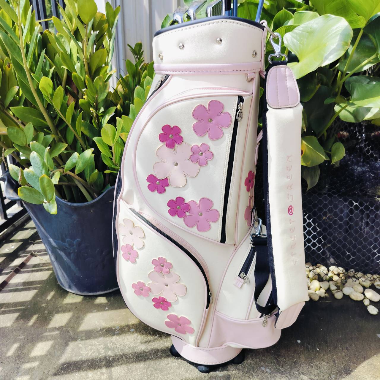 ** ไม้กอล์ฟสำหรับผู้หญิง ** FULLSET MIZUNO EFIL LADY ชุดยอกนิยมสูงสุดของคุณผู้หญิง เพราะเป้นไม้ญี่ปุ่นน้ำหนักเบามาก ออกแบบให้ตีโดนง่ายๆ ตีสบายๆ เหมาะกับคุณผู้หญิงไทยมากที่สุด ไม้กอล์ฟมือสอง ของแท้ By NakaraLuxurious