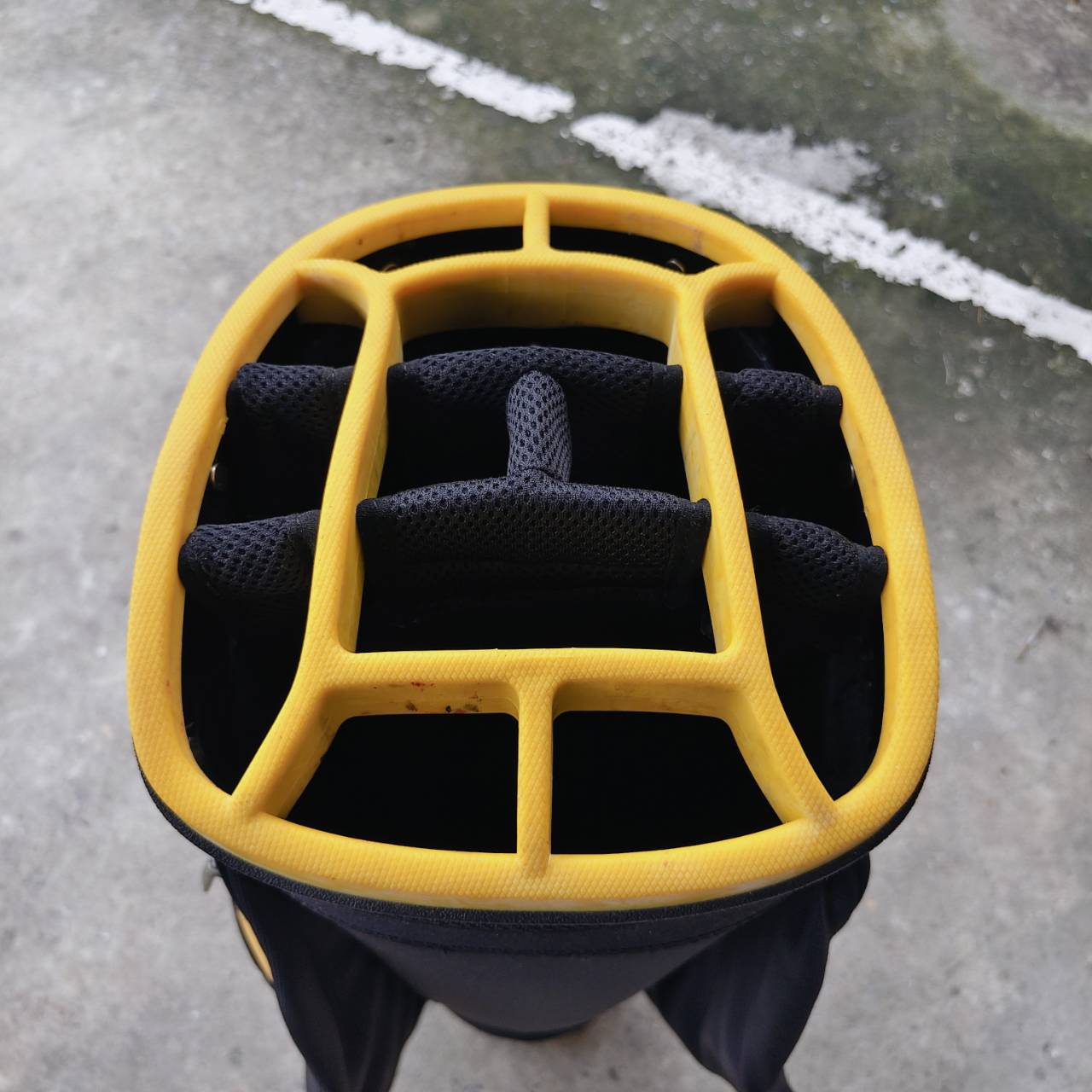 ถุงกอล์ฟ COBRA 14 ช่อง ของแท้ มือสอง สภาพสวยเดิม ออกแบบดีมาก มีช่องใส่ร่มซ่อนไว้