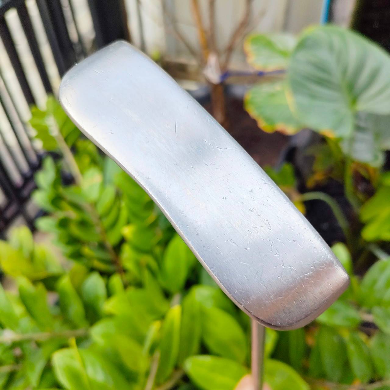 PUTTER ODYSSEY DF 992 ความยาว 34 นิ้ว มาพร้อม COVER ตรงรุ่น รุ่นหน้าดพสุดฮิต เกาะไลน์มาก มีการกระจายน้ำหนักได้ดีมาก ไม้กอล์ฟพรีเมี่ยมมือสอง By NakaraLuxurious