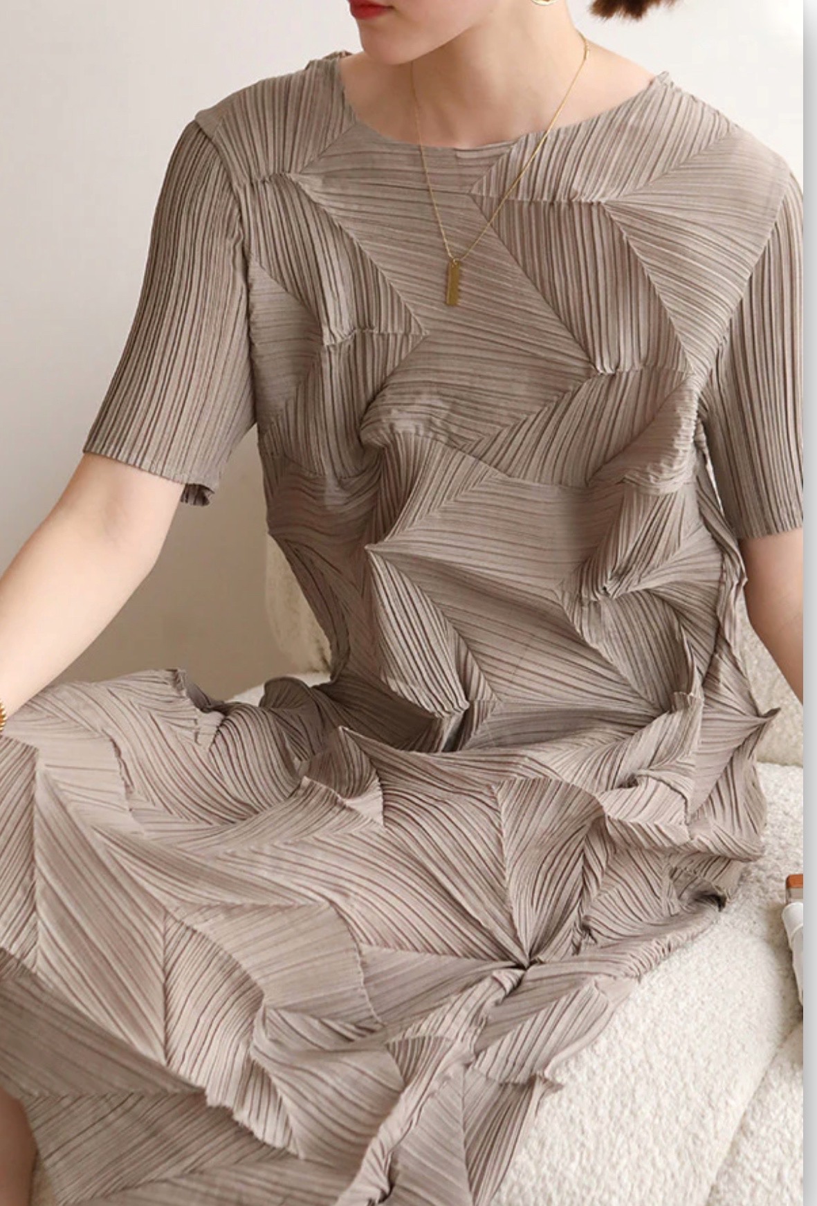 อกถึง 40นิ้ว 2MUAY GJO5633 เดรสพลีทคุณภาพ SHORT SLEEVE ZIGZAG PLEAT DRESS 4สี FREE SIZE