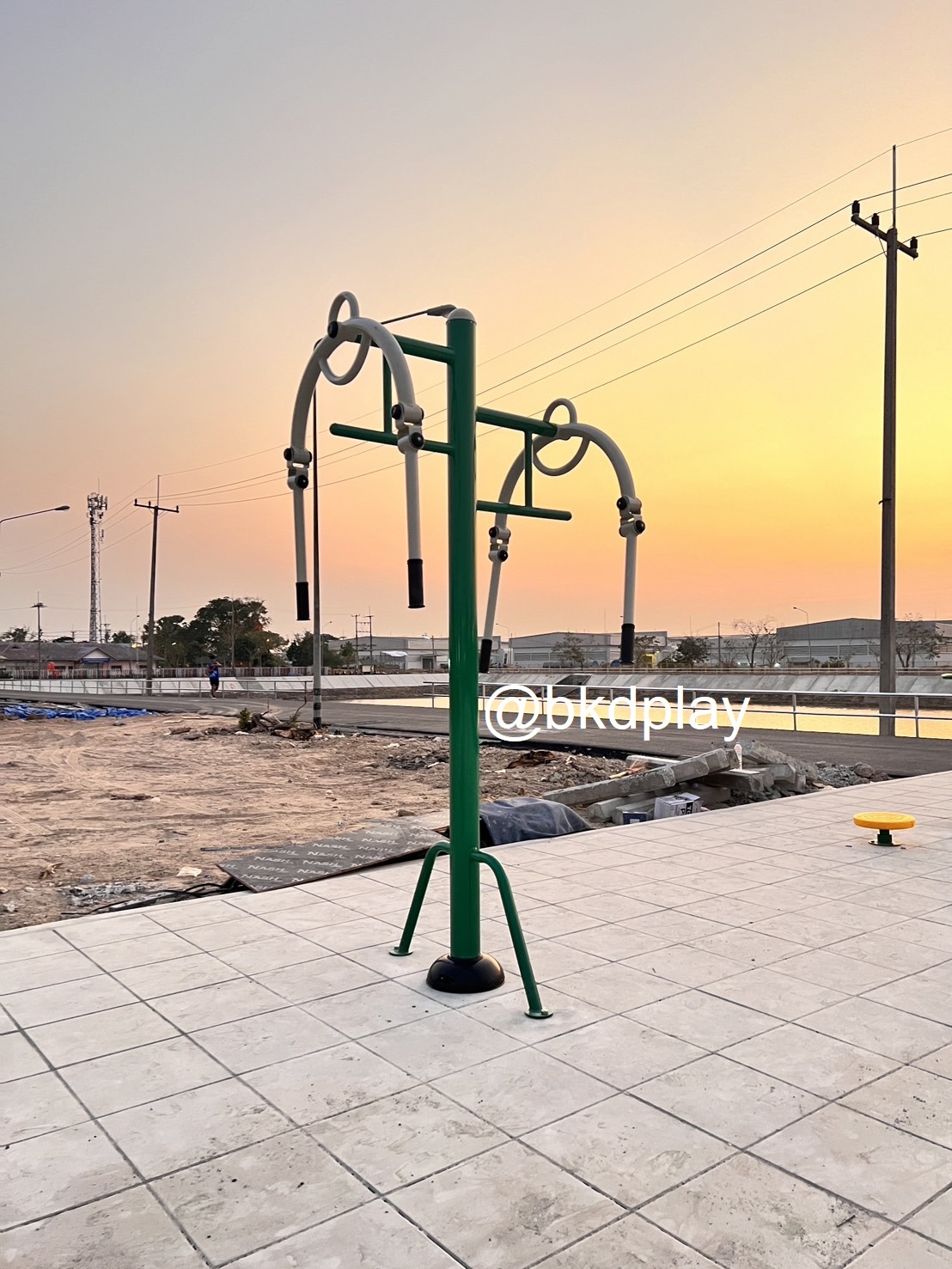 เครื่องออกกำลังกาย กลางแจ้ง ชุดโหน ขึ้นลง ลานกีฬา อเนกประสงค์ สนามกีฬา