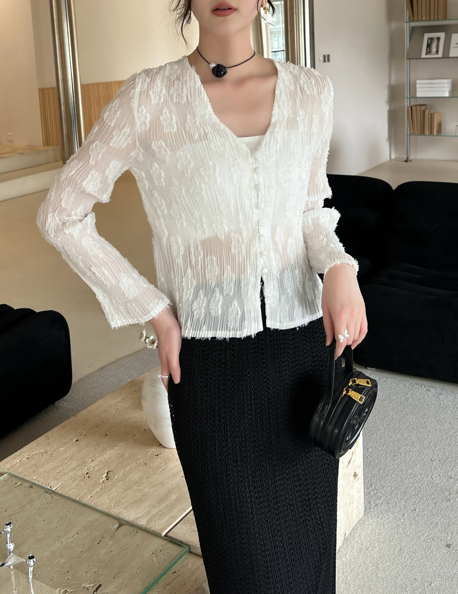 ปรับราคาลง20%!! 2MUAY รุ่น GJO2025 เสื้ออัดพลีทคุณภาพ V NECK BUTTON FRONT CRINKLE PLEATED TOP 6 สี FREE SIZE