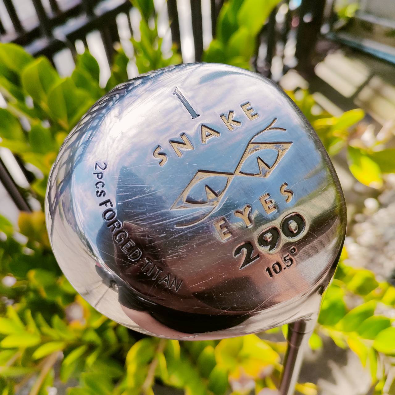 Driver SNAKE EYE องศา 10.5 ก้าน GRAPHITE DESIGND FLEX R หัววัสดุ FORGED TITANIUM 2 ชิ้น เป็นหัว CUSTOM ที่ทำออกมาแบบเจ๋งๆ ไม้กอล์ฟพรีเมี่ยมมือสอง ของแท้ By NakaraLuxurious