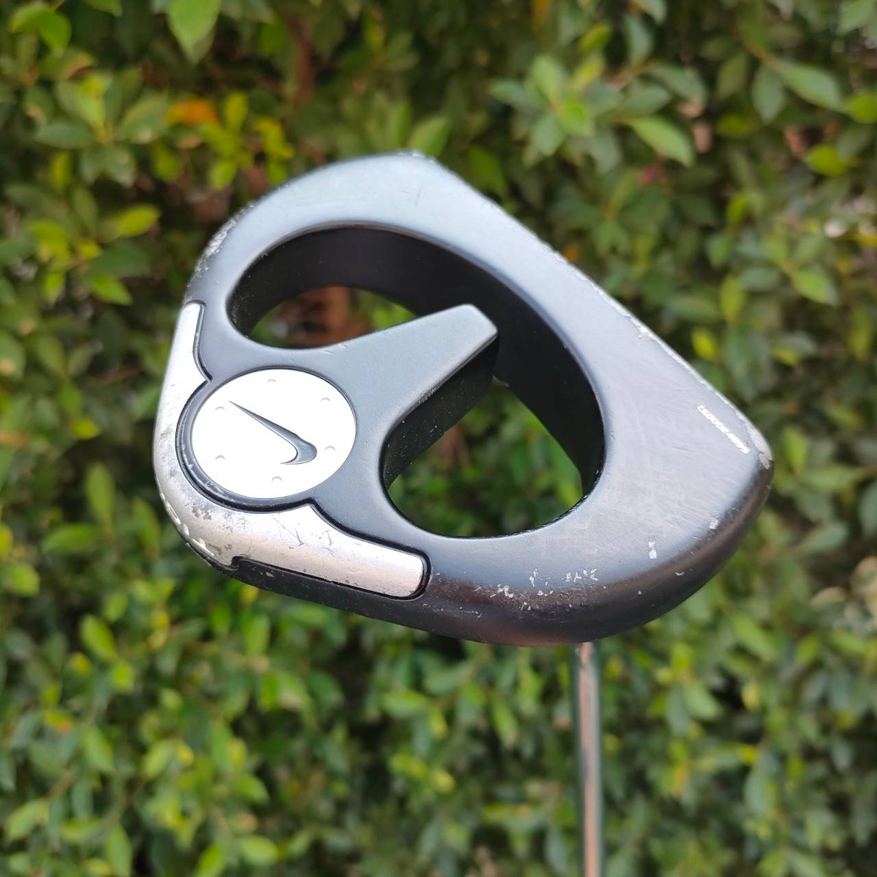 PUTTER NIKE OZ ความยาว 33 นิ้ว ทองมอลเล็ต พัตต์ง่ายมาก ชดเชยความผิดพลาดได้สูง ไม้กอล์ฟพรีเมี่ยมมือสอง By NakaraLuxurious