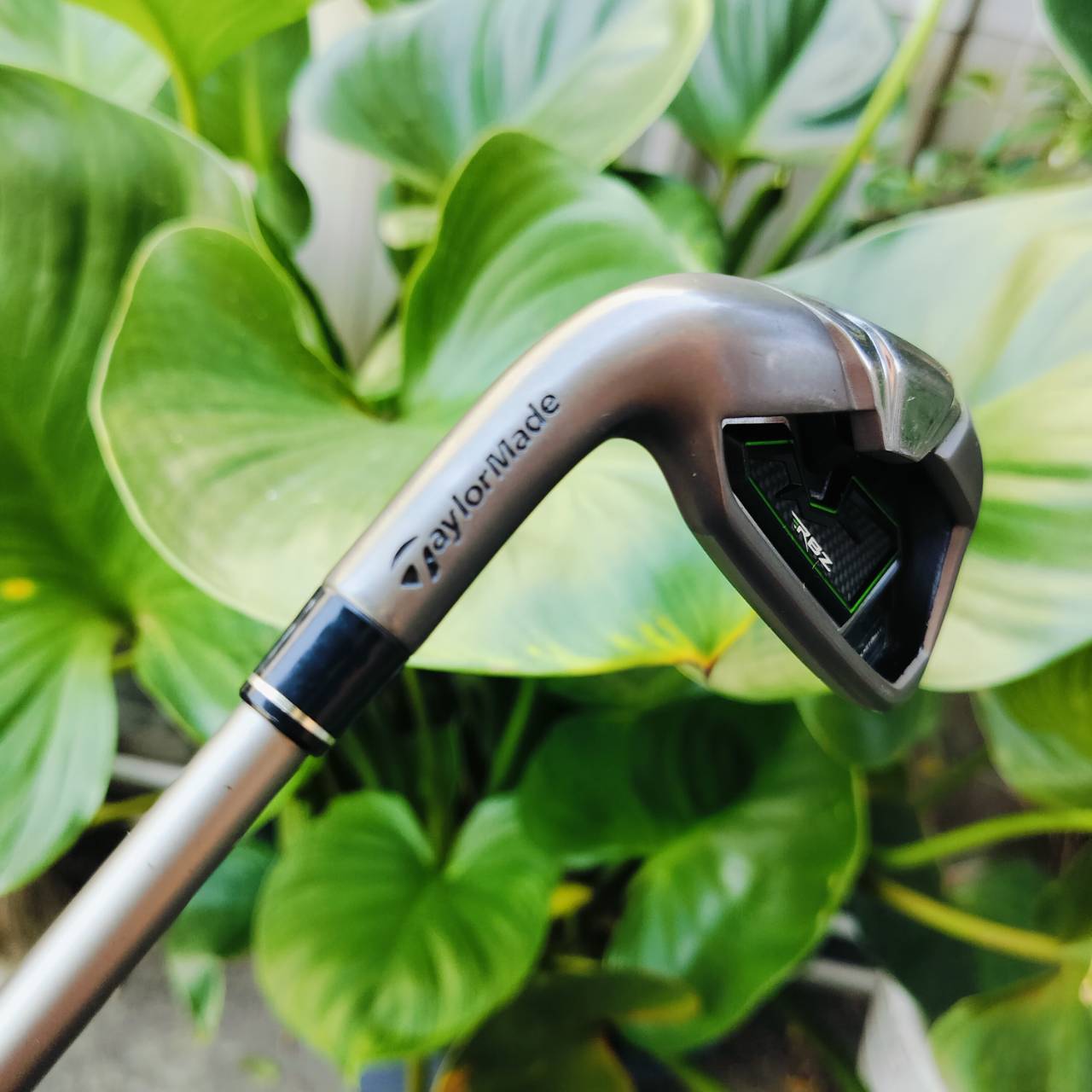 ** ไม้กอล์ฟผู้หญิงมือซ้าย ** ชุดเหล็ก TAYLORMADE RBZ มีเหล็ก 5 6 7 8 9 PW SW ก้าน TAYLORMADE RBZ FLEX LADY เหล็กตีง่ายตีไกลและตีมันส์มากค่ะ ไม้กอล์ฟพรีเมี่ยมมือสอง ของแท้ By NakaraLuxurious