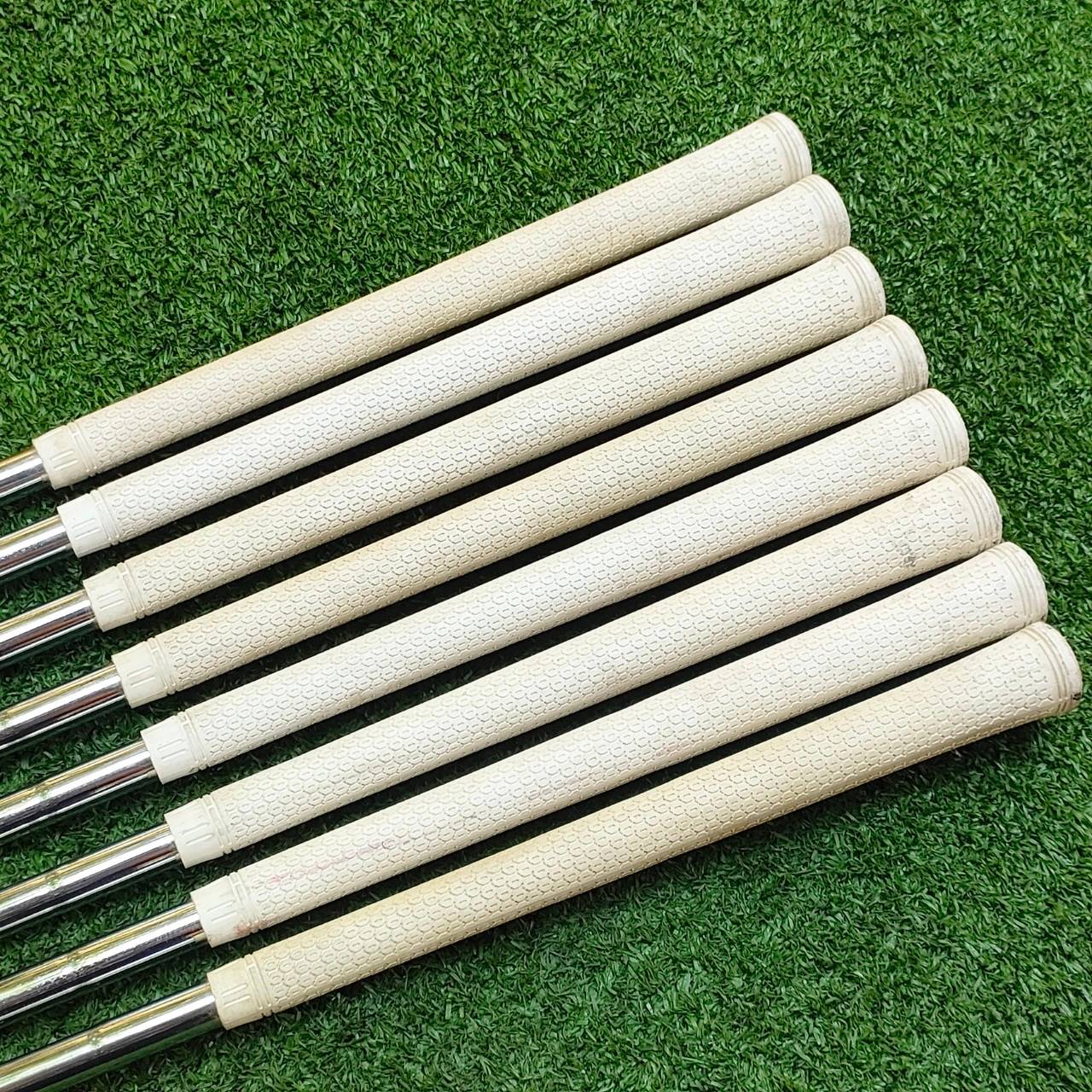 **ไม้กอล์ฟมือซ้าย** ชุดเหล็ก TITLEIST 690 MB มีเหล็ก 3-9 เเละ PW ก้าน DYNAMIC GOLD S200 เหล็ก FORGED ระดับพรีเมี่ยม ไม้กอล์ฟพรีเมี่ยมมือสอง ของแท้ By NakaraLuxurious